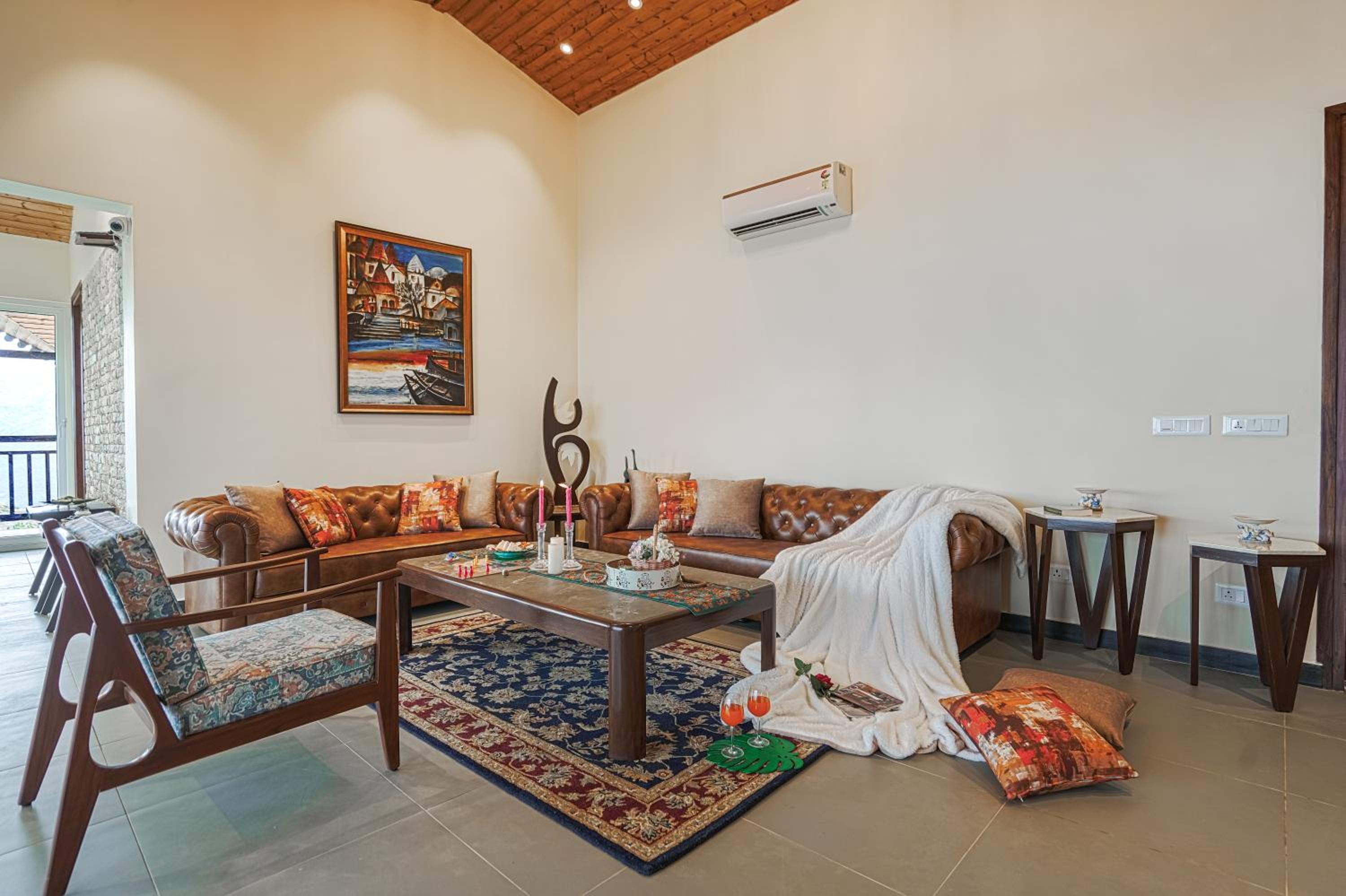 SaffronStays Ridgeview Manor, Mukteshwar - 3BHK Villa with Himalayan Views & Verandahs
