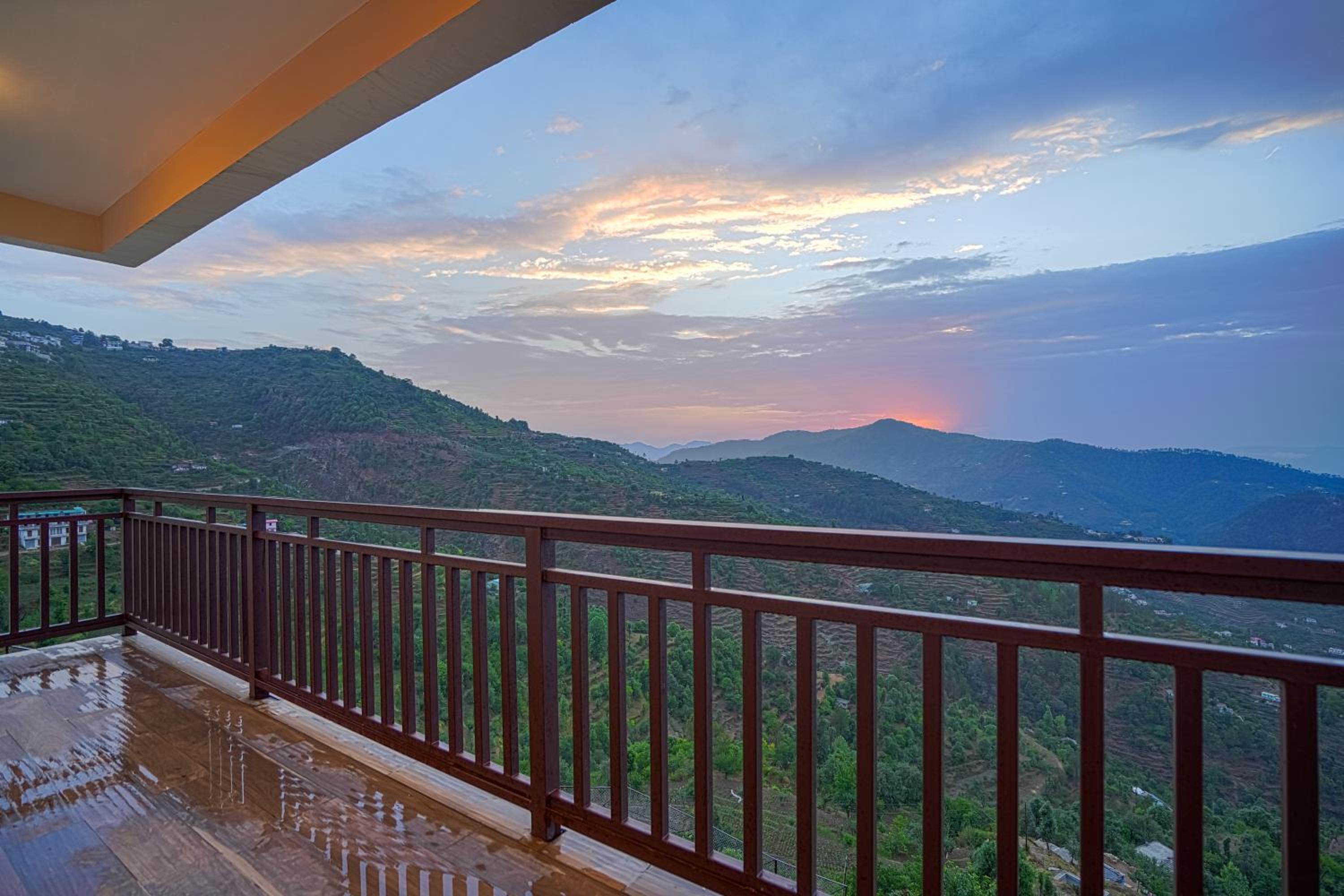 SaffronStays Ridgeview Manor, Mukteshwar - 3BHK Villa with Himalayan Views & Verandahs