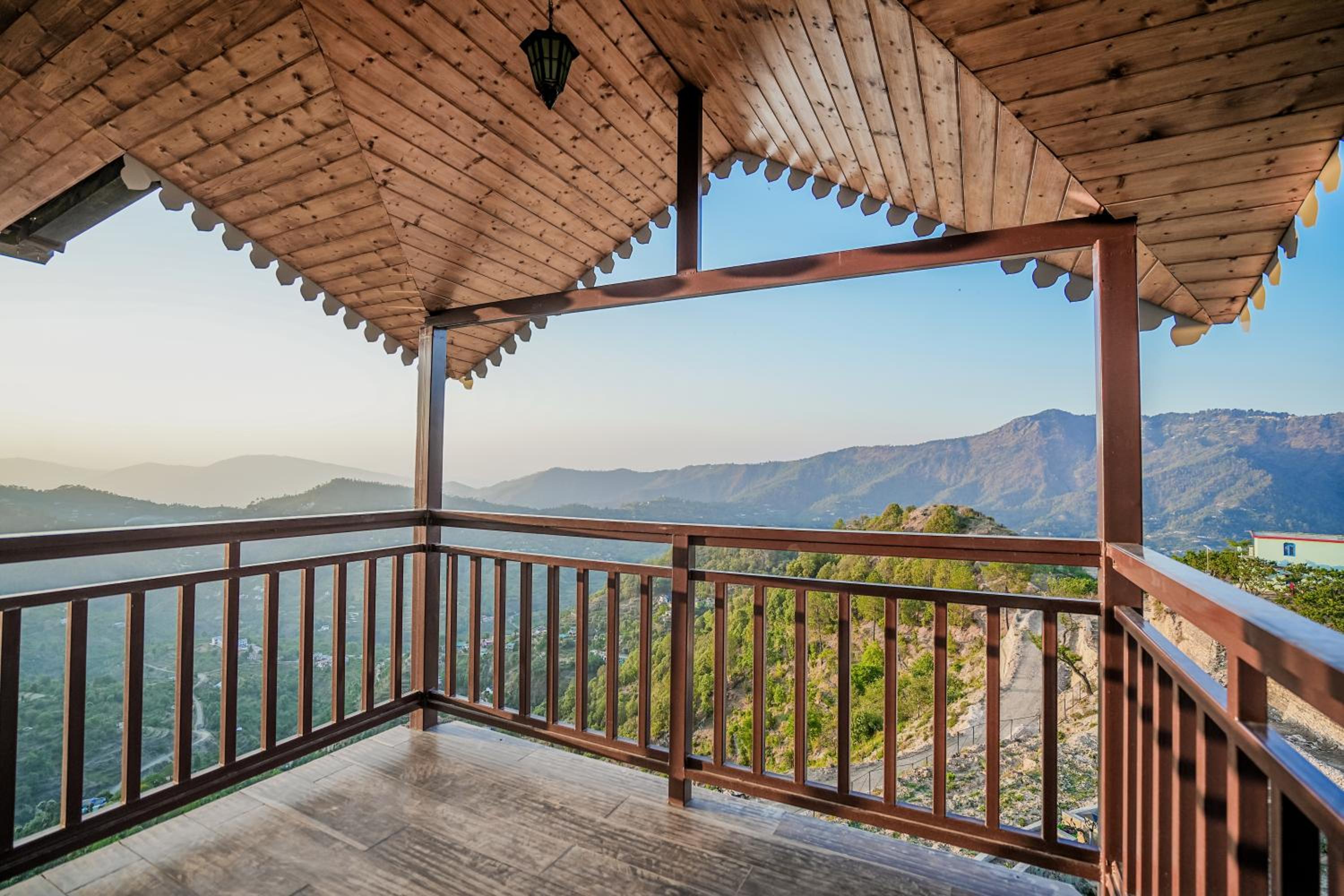 SaffronStays Ridgeview Manor, Mukteshwar - 3BHK Villa with Himalayan Views & Verandahs