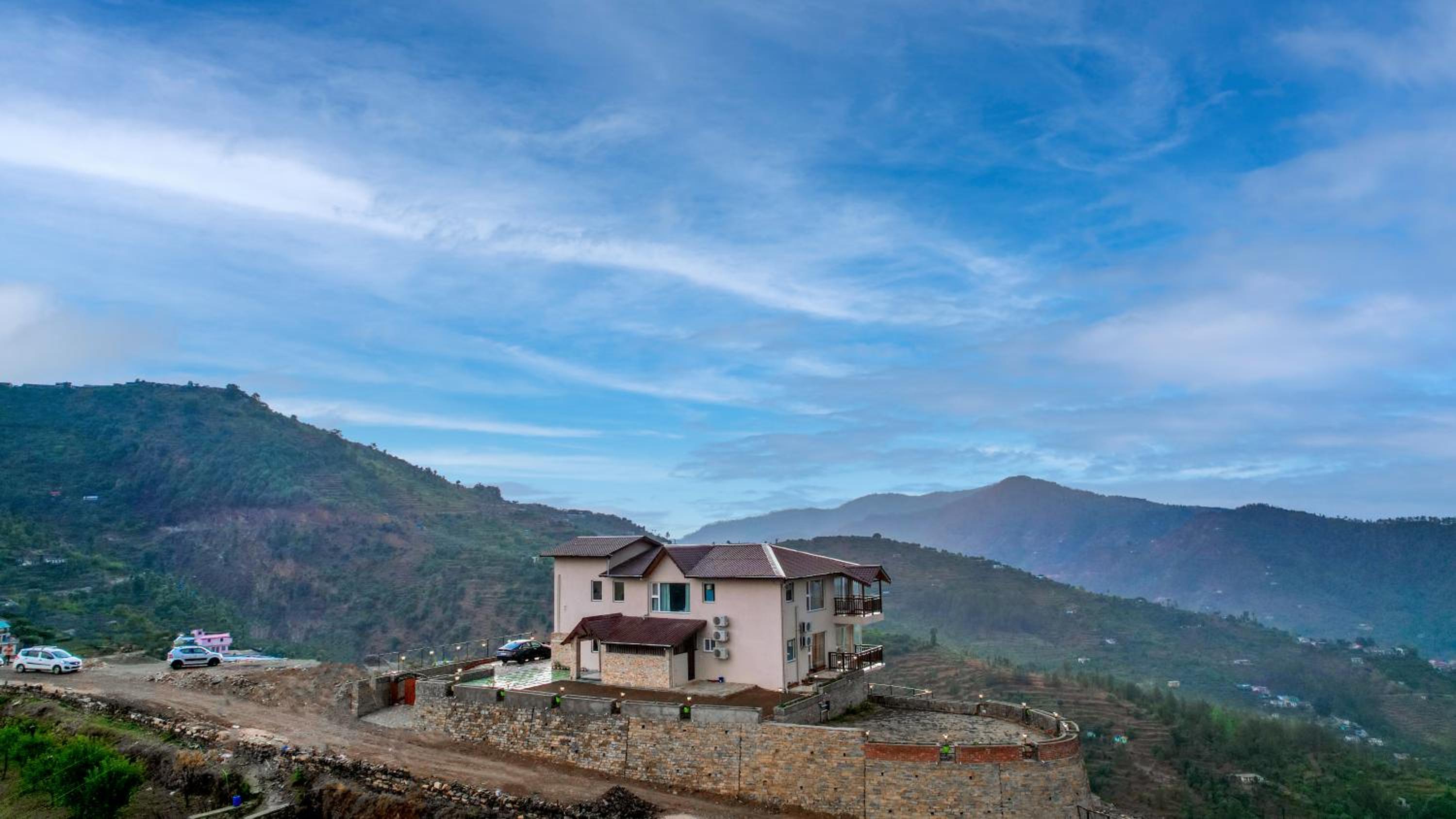 SaffronStays Ridgeview Manor, Mukteshwar - 3BHK Villa with Himalayan Views & Verandahs