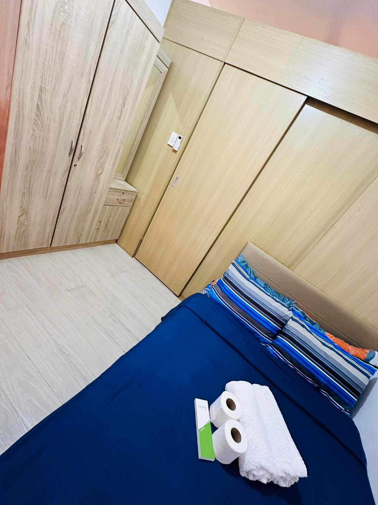 One Bedroom Near Bgc Sm Aura Market2x Mc Kinley view 4