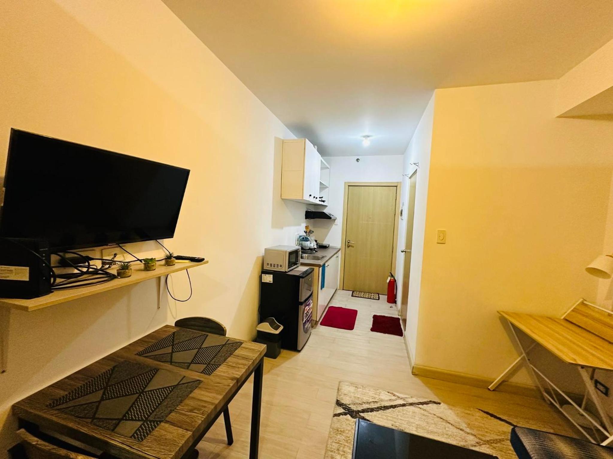 One Bedroom Near Bgc Sm Aura Market2x Mc Kinley view 5