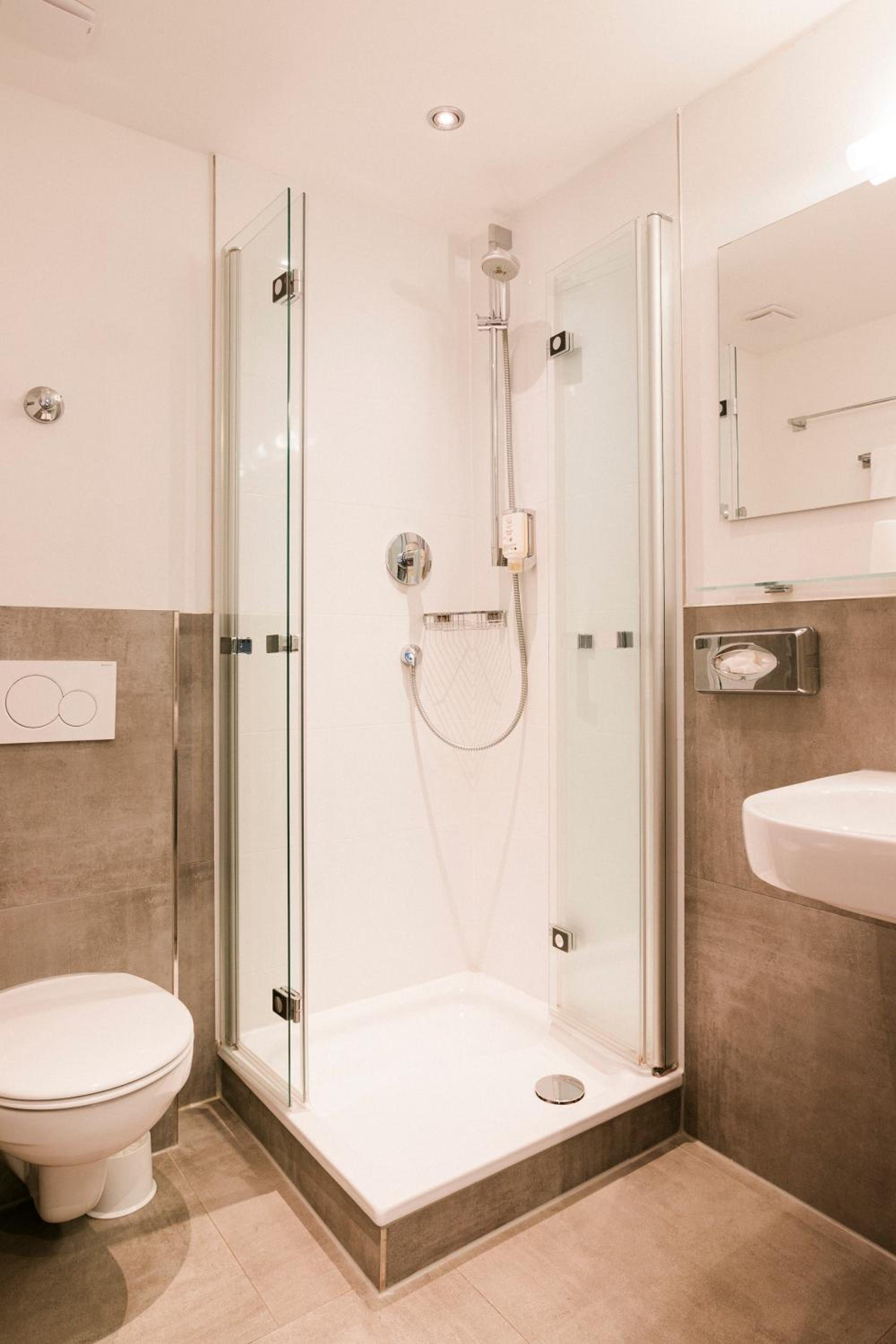 Munich Vacations - Hotel Villa Solln - Property Image 4
