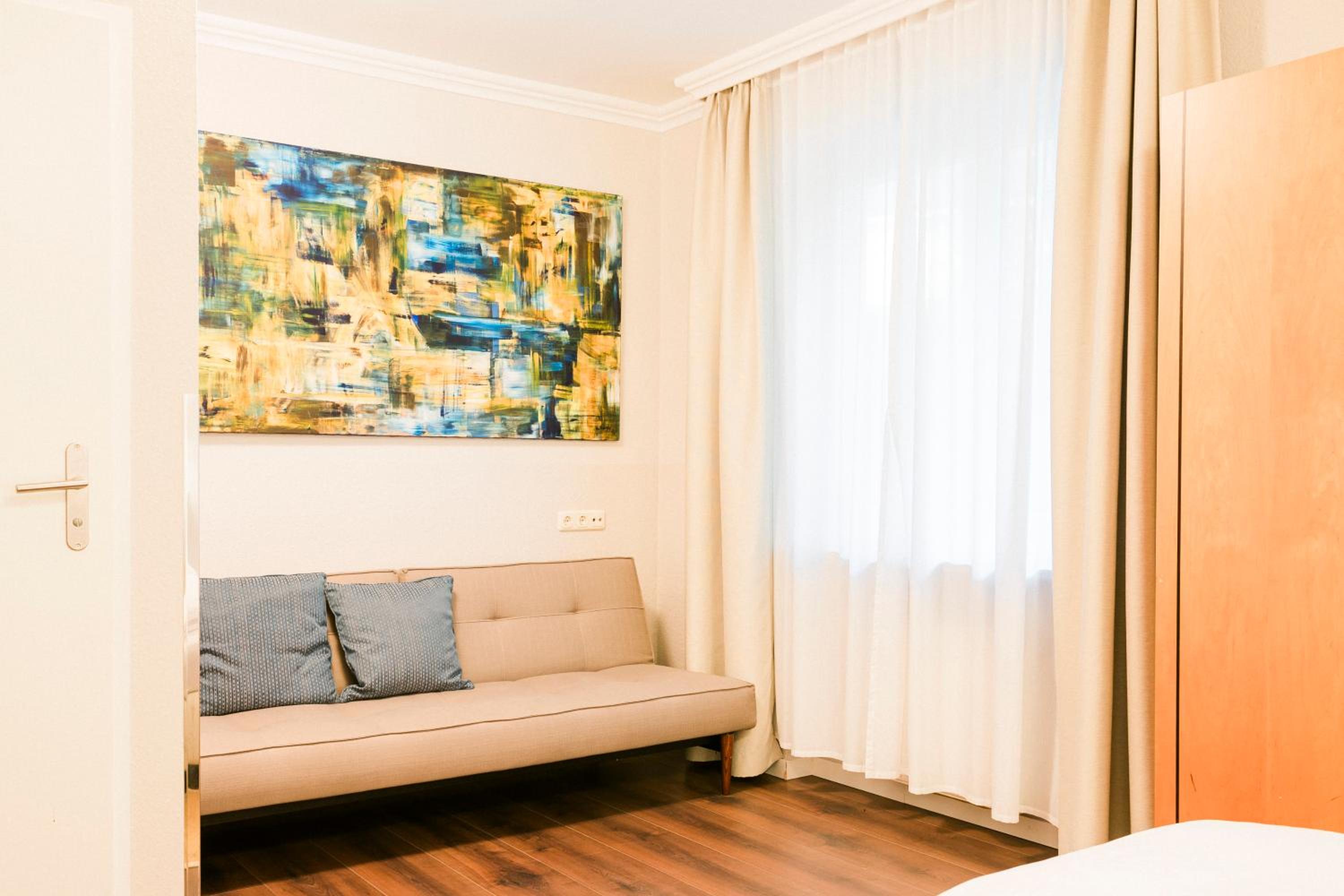 Munich Vacations - Hotel Villa Solln - Property Image 32