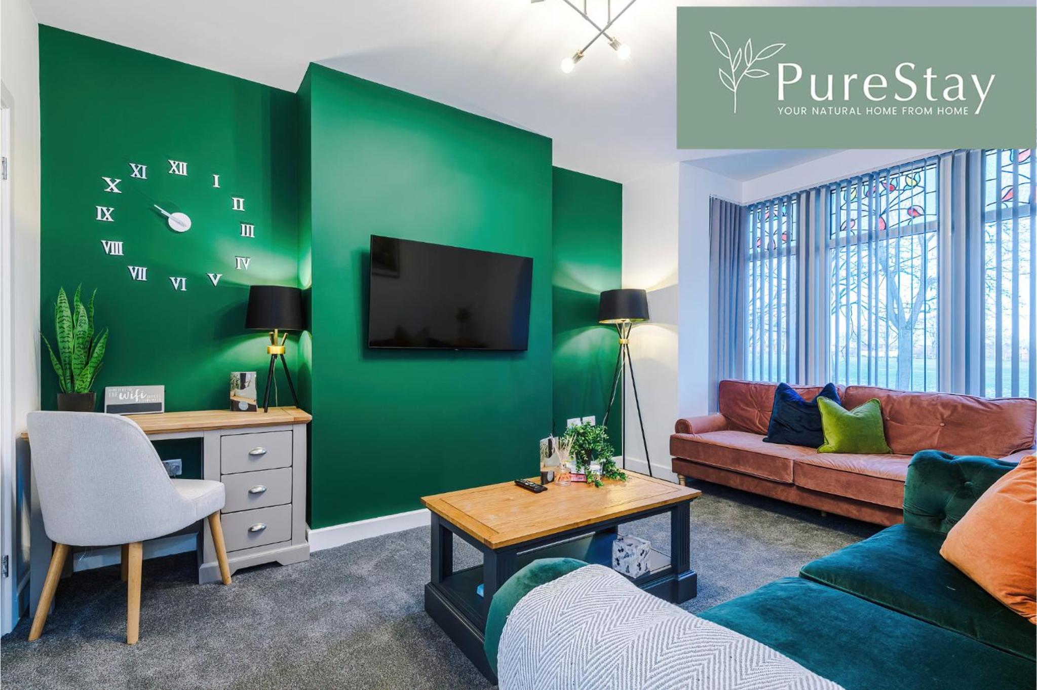 Beautiful Bradford 3 Bedroom Home Sleeps 8 with Parking by PureStay view 3