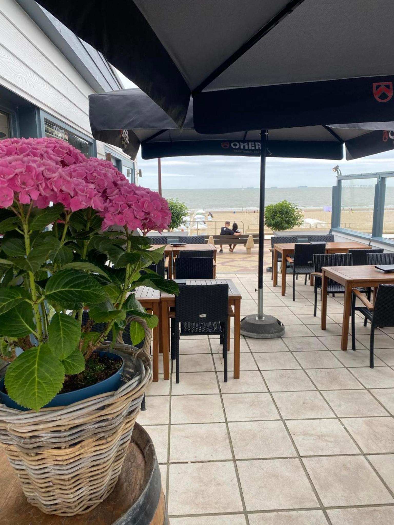 Hotel Strandhotel De Haan - Image 1