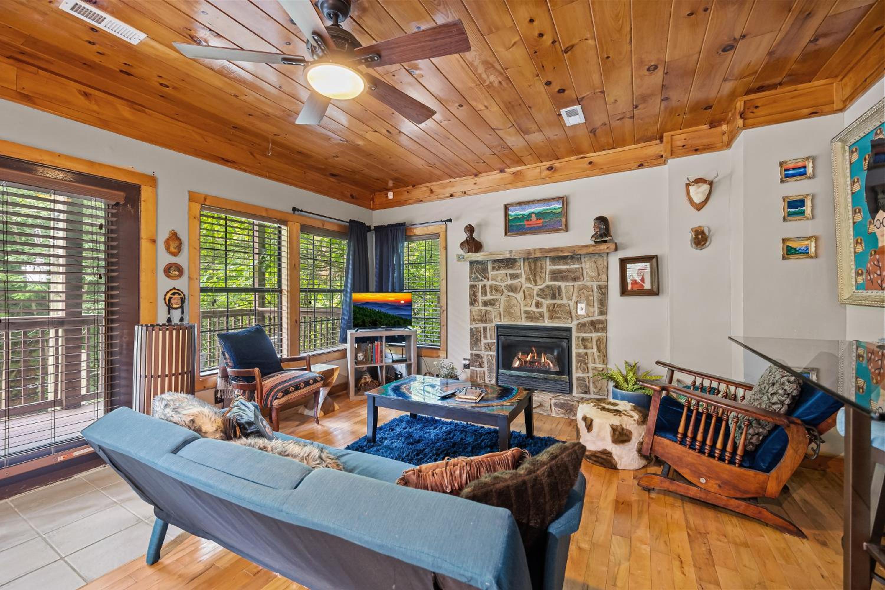 Romantic Cabin in the Sky with Hot Tub in Pigeon Forge view 3