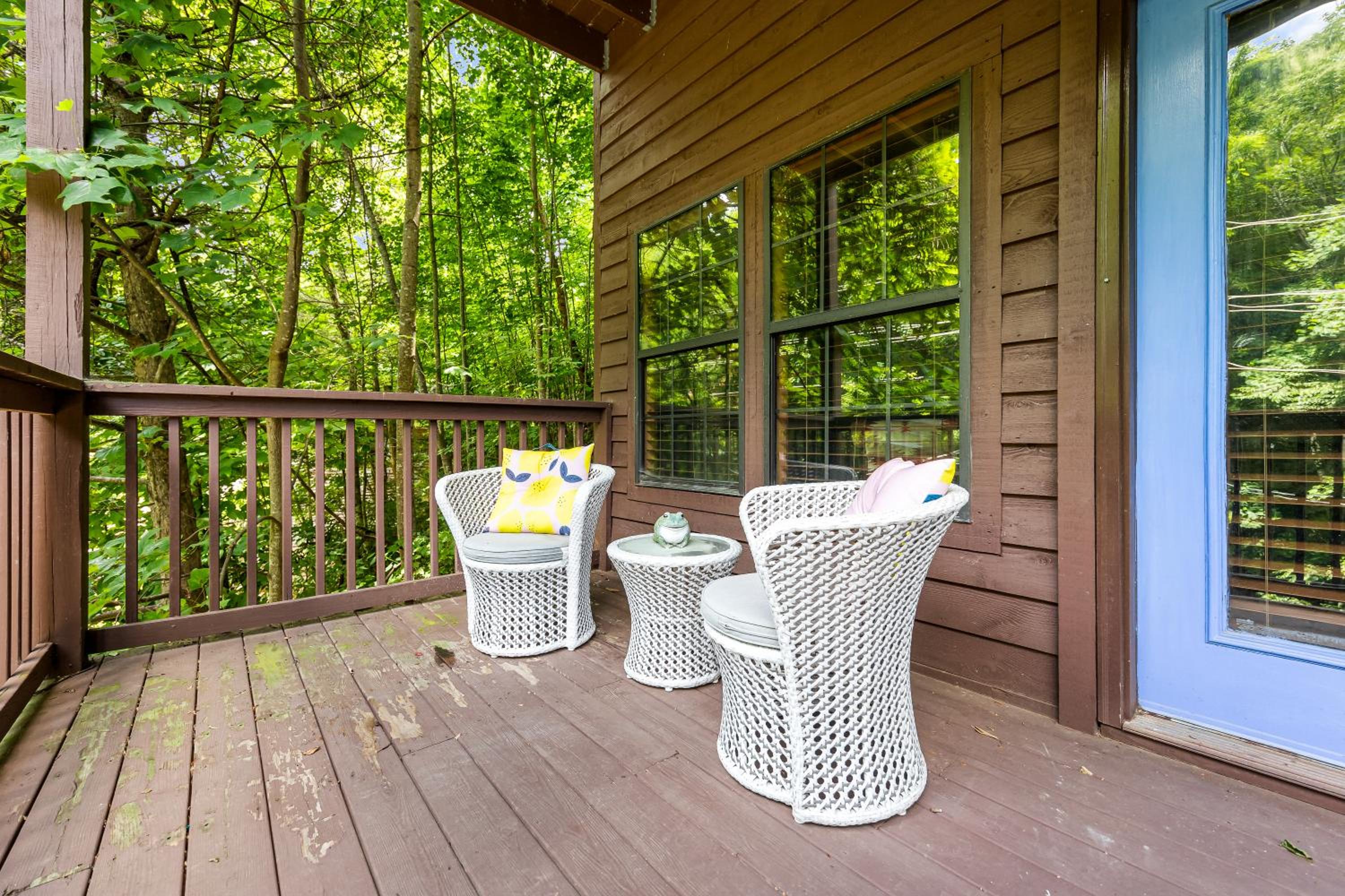 Romantic Cabin in the Sky with Hot Tub in Pigeon Forge view 4