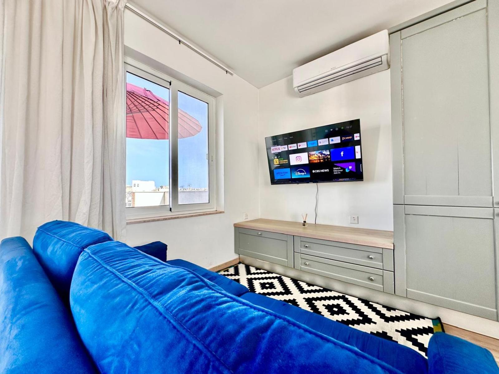 Lovely retreat off the sea front