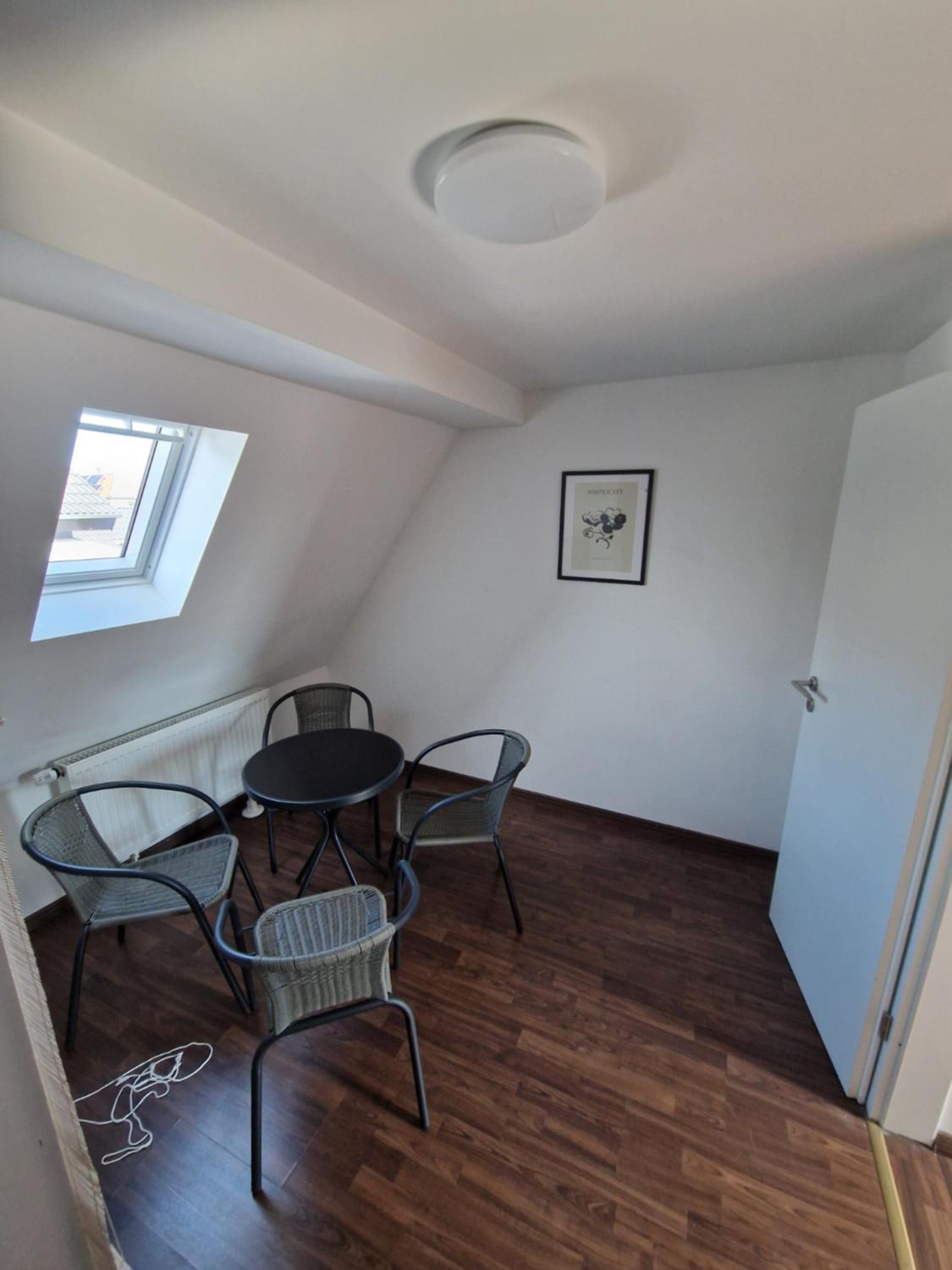 Penzini Monteurzimmer Apartment Au am Rhein Rastatt Karlsruhe nahe Messe