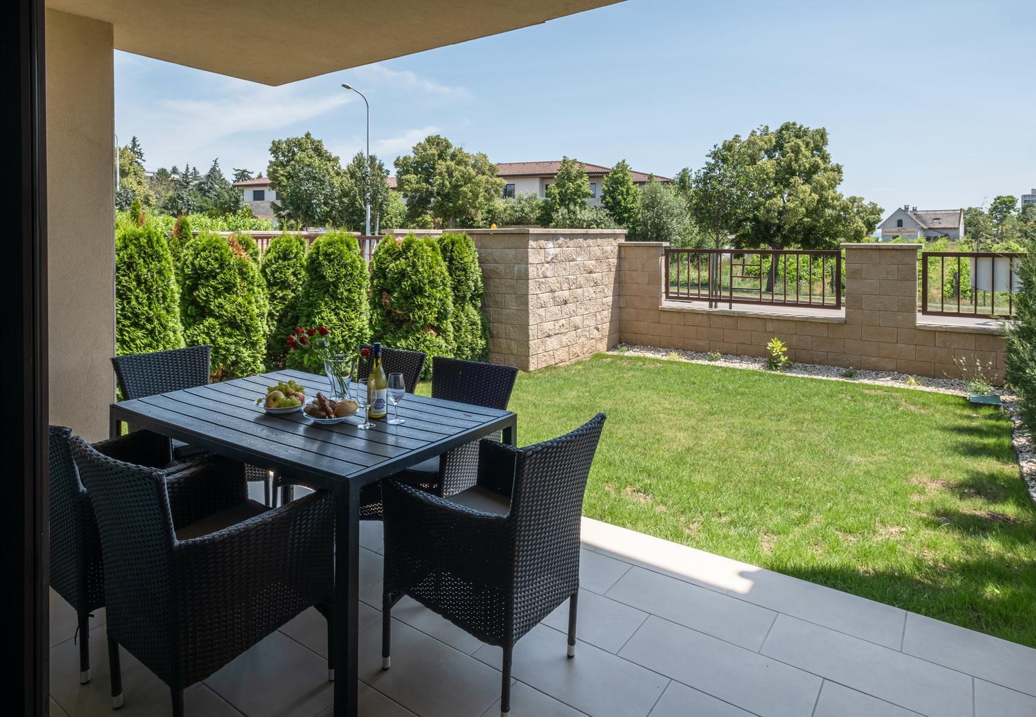 Füred Luxury Apartman with private pool view 4