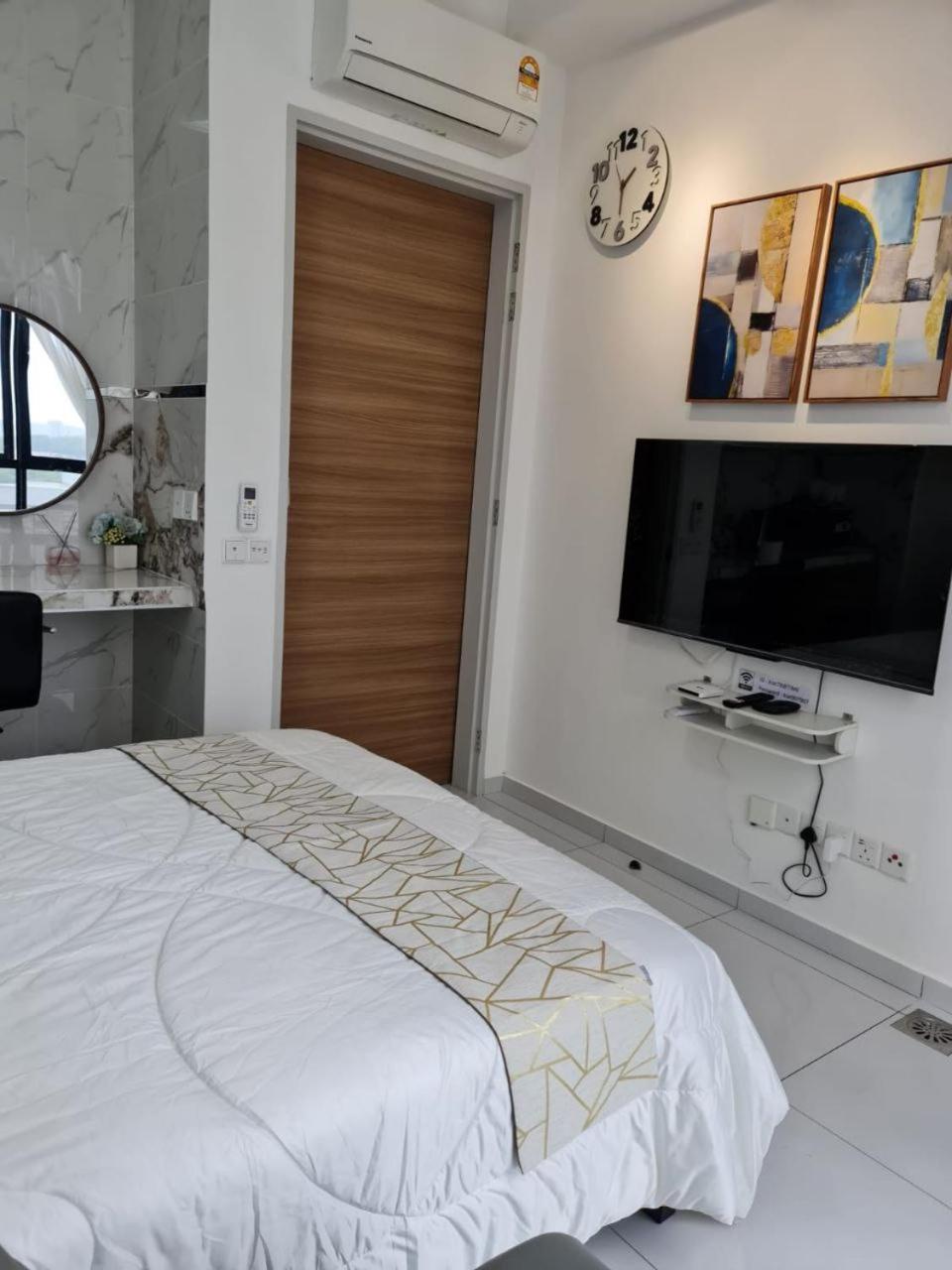 Sky Tree Serviced Apartment at Bukit Indah With Netflix