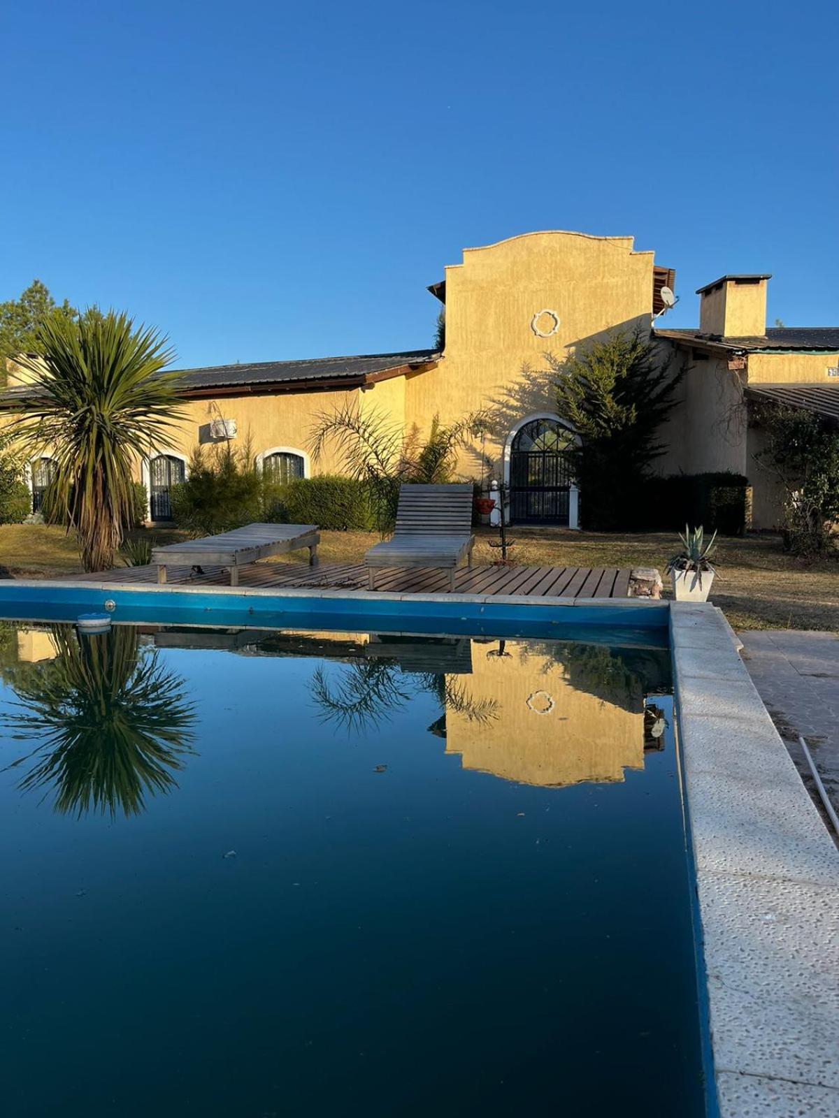 HERMOSA CASA con 4000mts de PARQUE en las SIERRAS DE CORDOBA