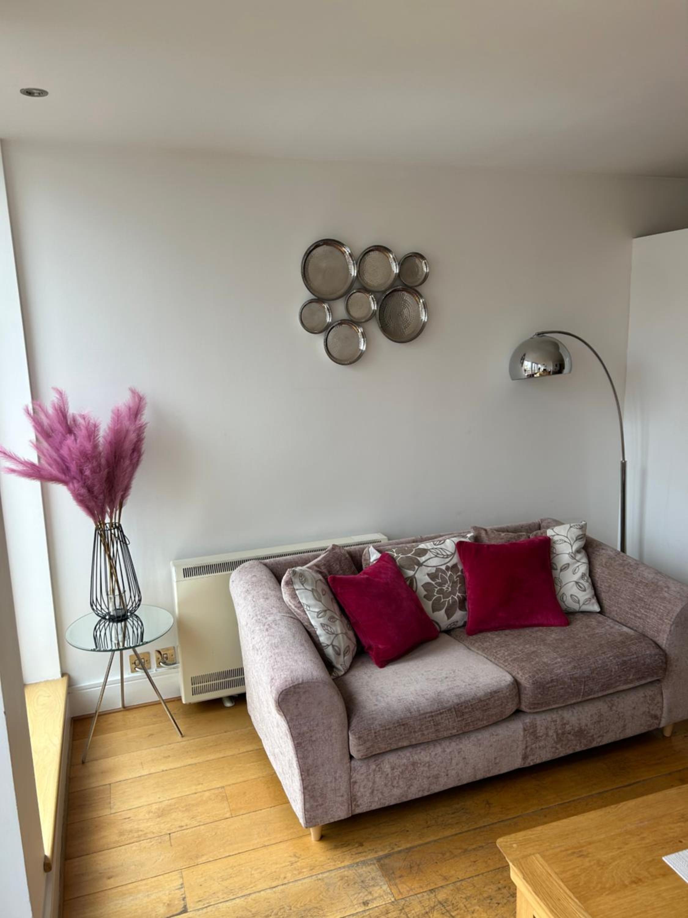 Mercury Holiday Homes - 1 Bedroom Castleview Apartment 404 Free Parking view 3