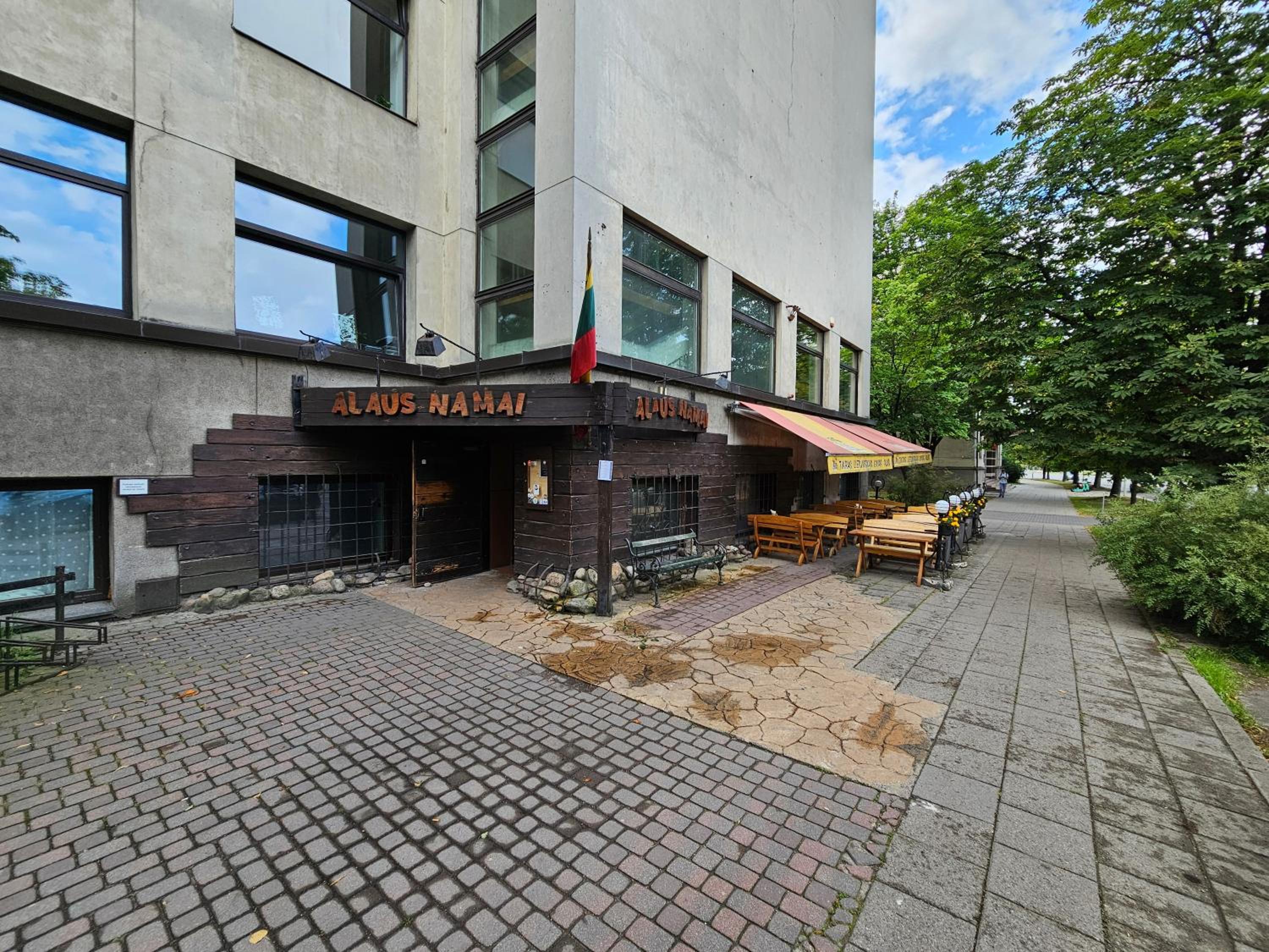 Modern Apartment near Old Town & River in City Center view 5