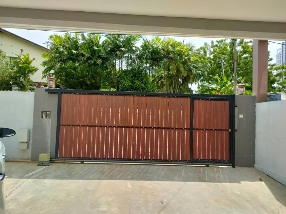 Tanjung bungah double story house for 18 people photo 4