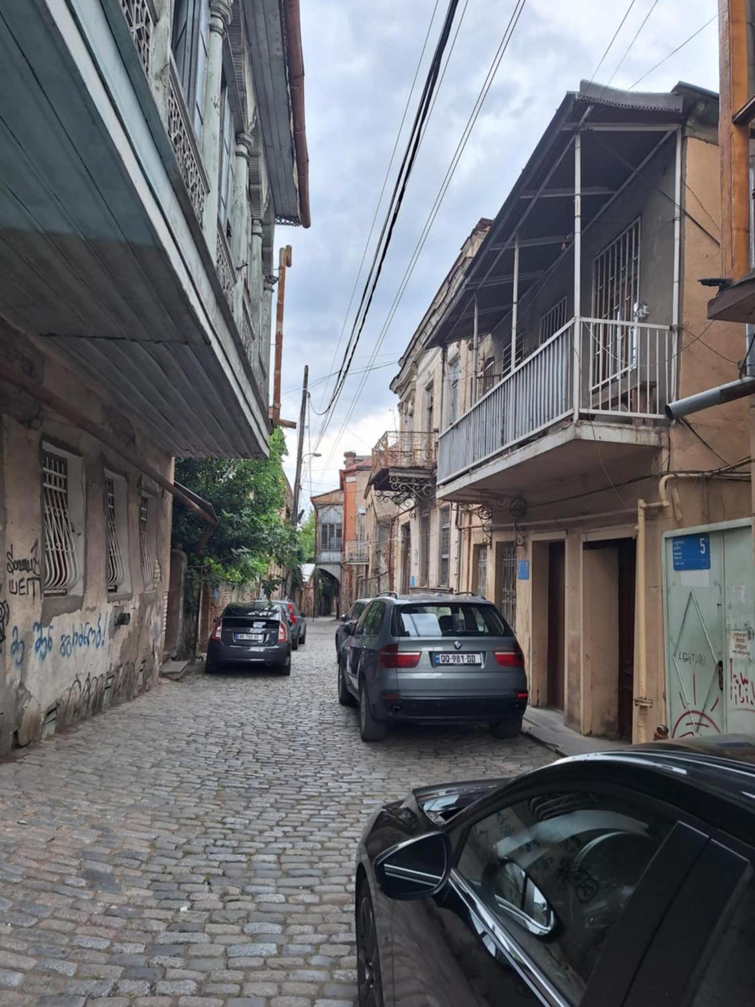 Old Tbilisi Apart Mao-Mao view 3