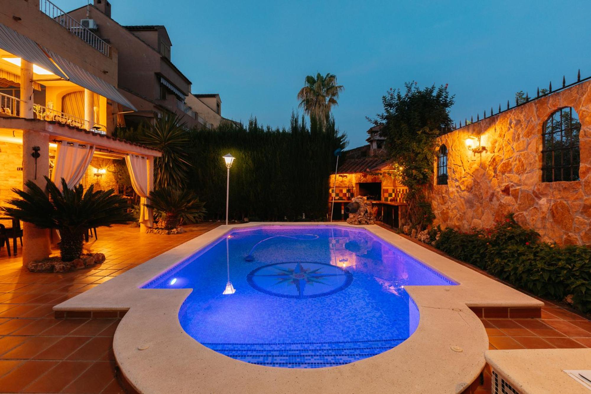 chalet, villa rodeada de naturaleza piscina a doce klm de Valencia y 7 del aeropuerto view 4