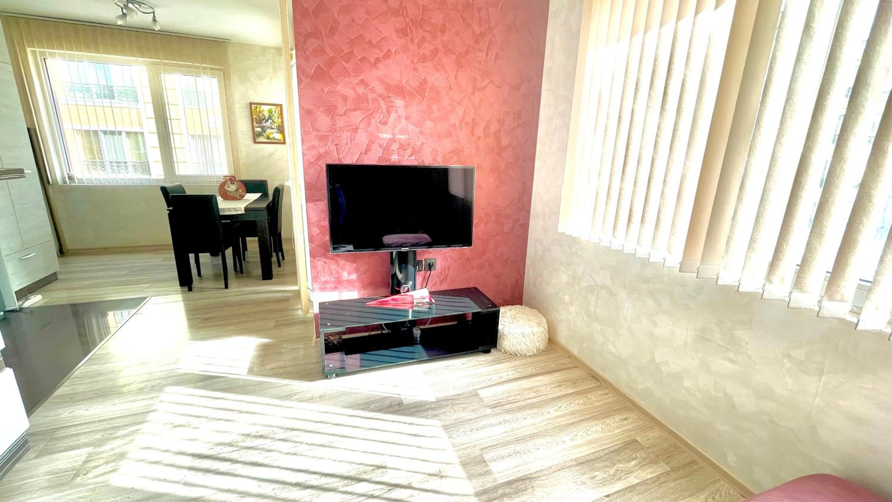 Apartment with 2 Bedrooms and Parking Near the Beach