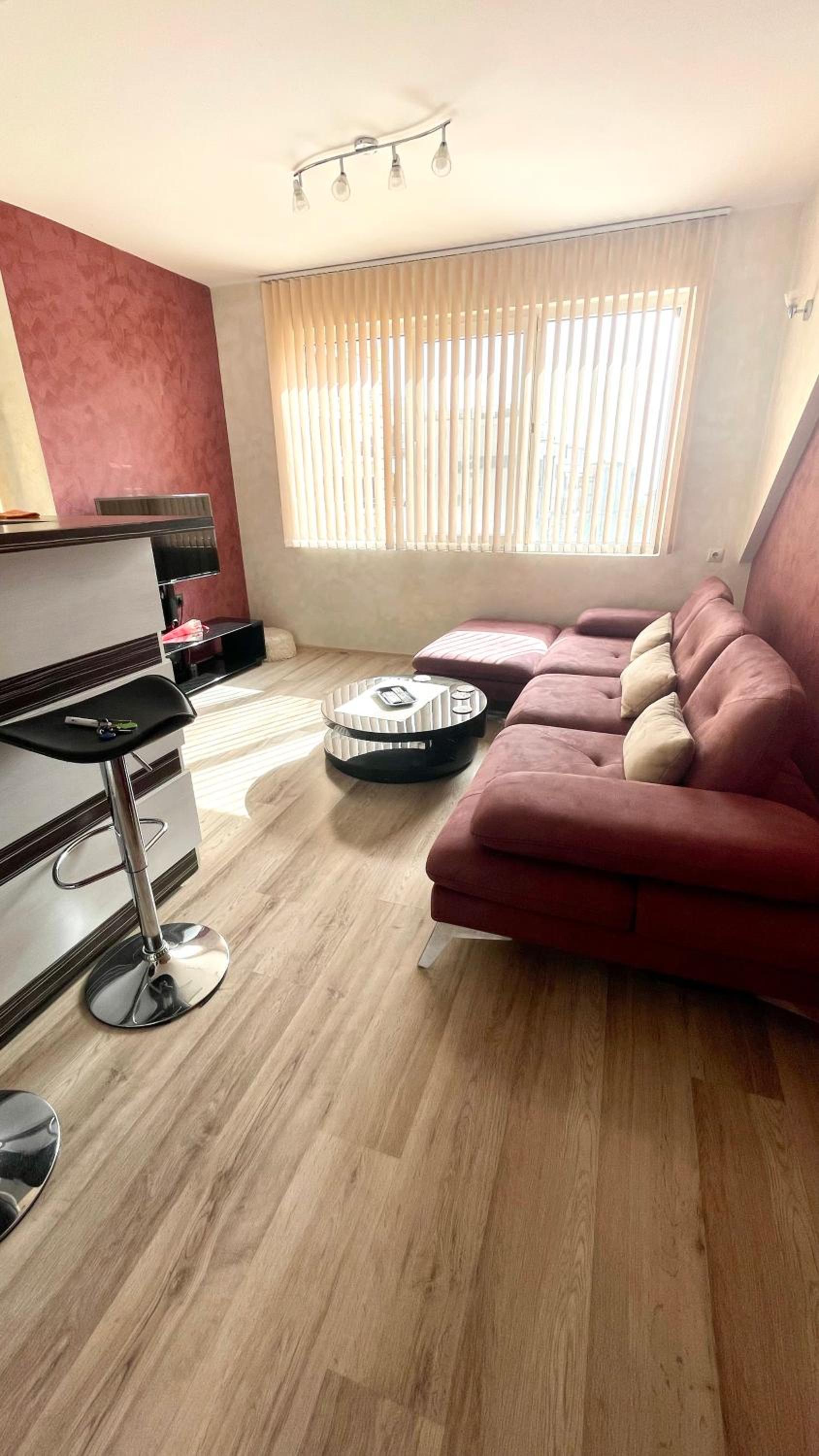 Apartment with 2 Bedrooms and Parking Near the Beach