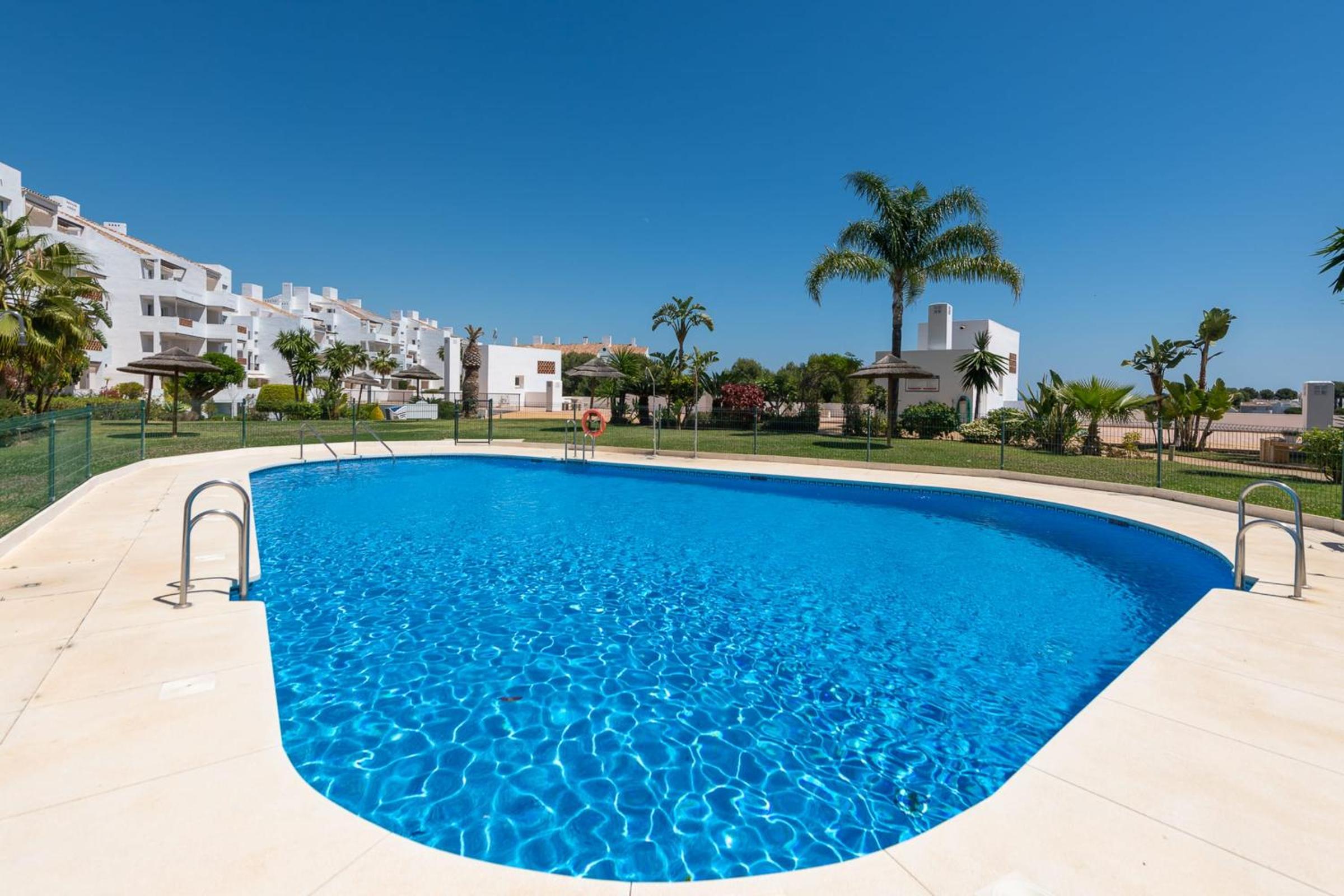 Beautiful 4 bedroms apartment located in Golf Gardens Miraflores