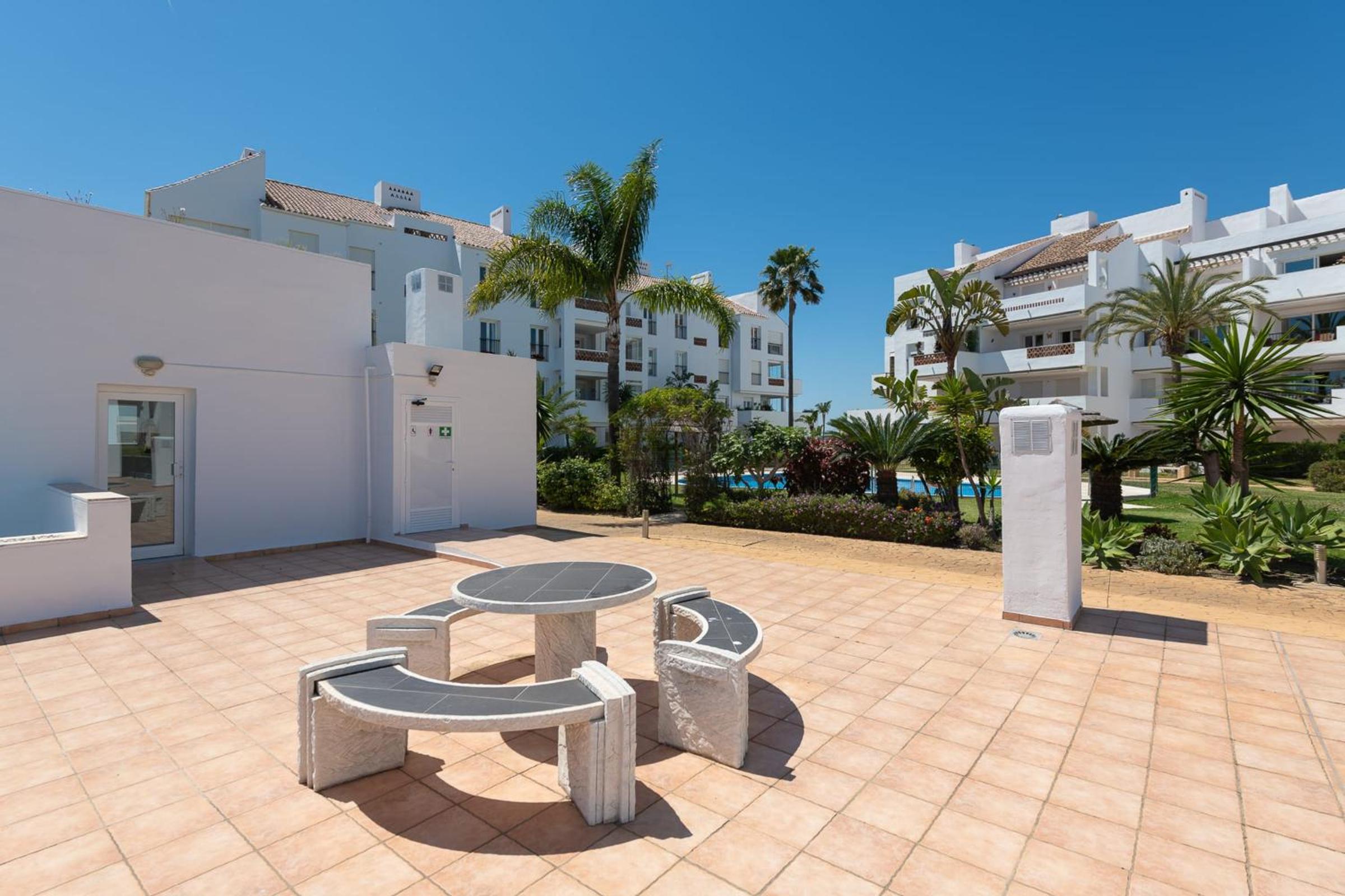Beautiful 4 bedroms apartment located in Golf Gardens Miraflores