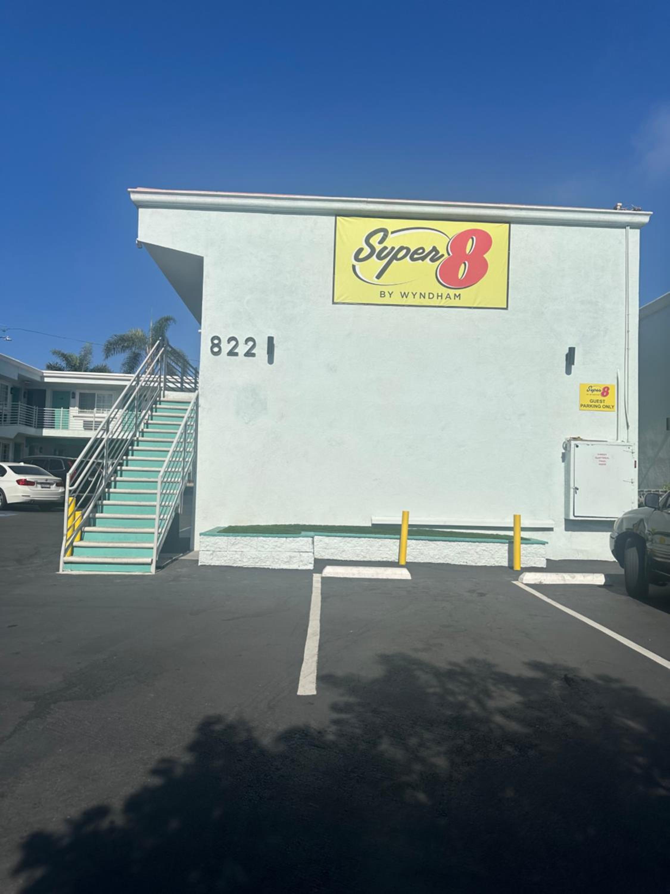 Super 8 by Wyndham Oceanside Downtown - Property Image 78