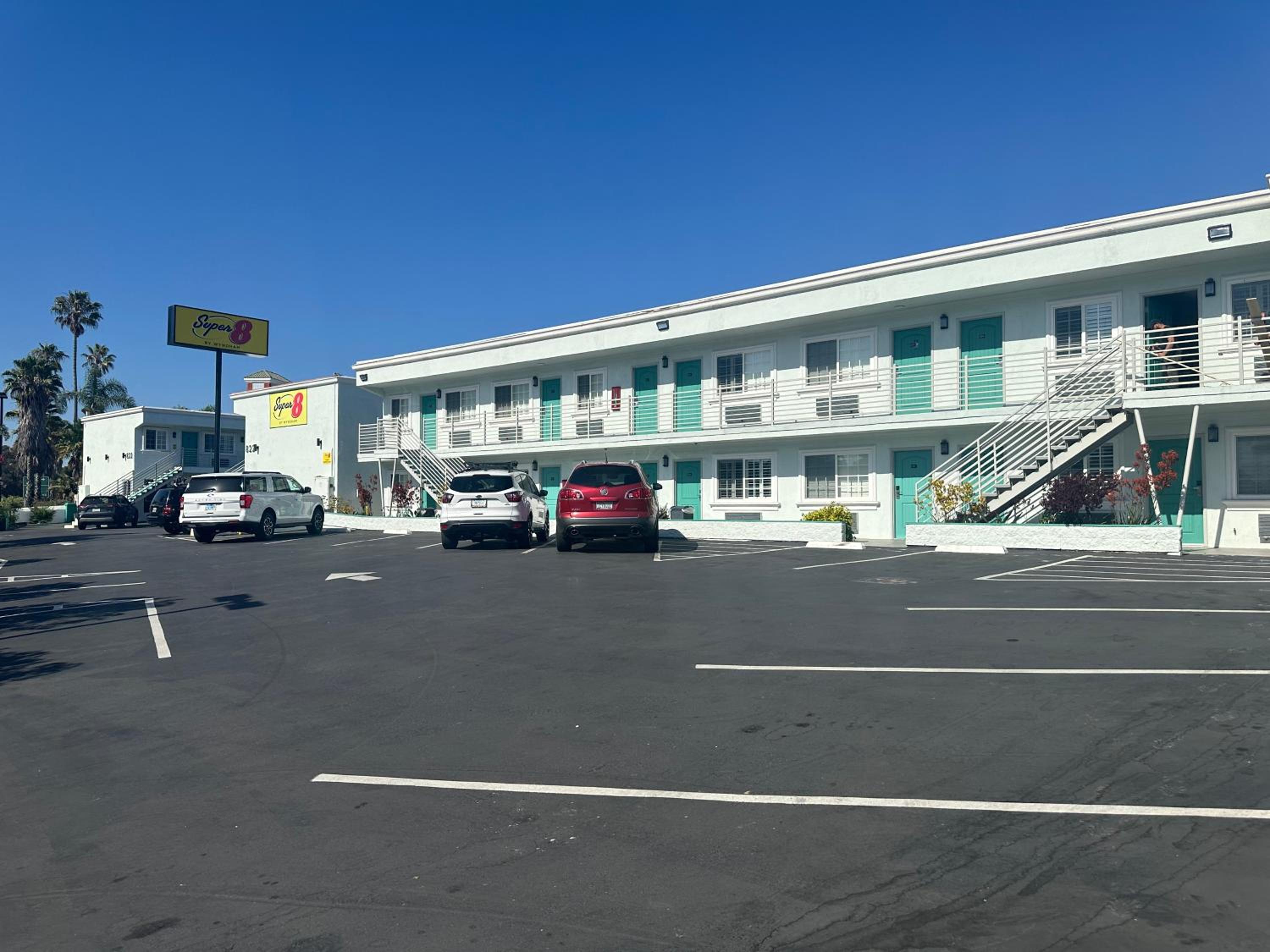Super 8 by Wyndham Oceanside Downtown - Property Image 80