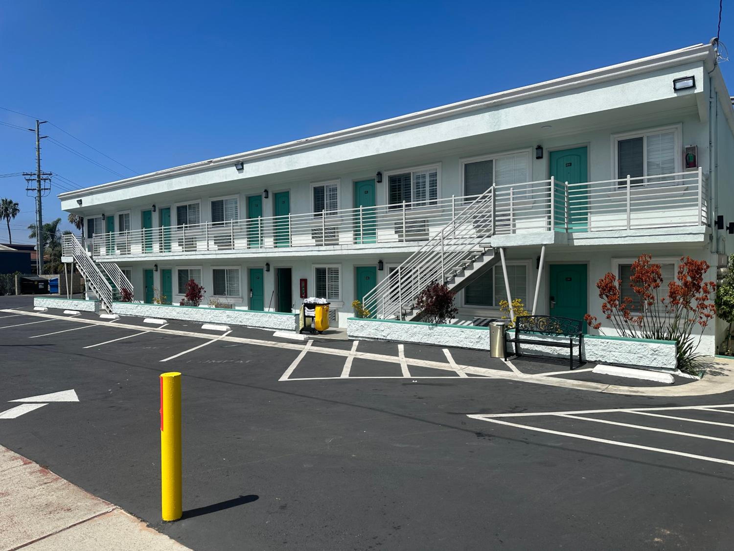 Super 8 by Wyndham Oceanside Downtown - Property Image 81