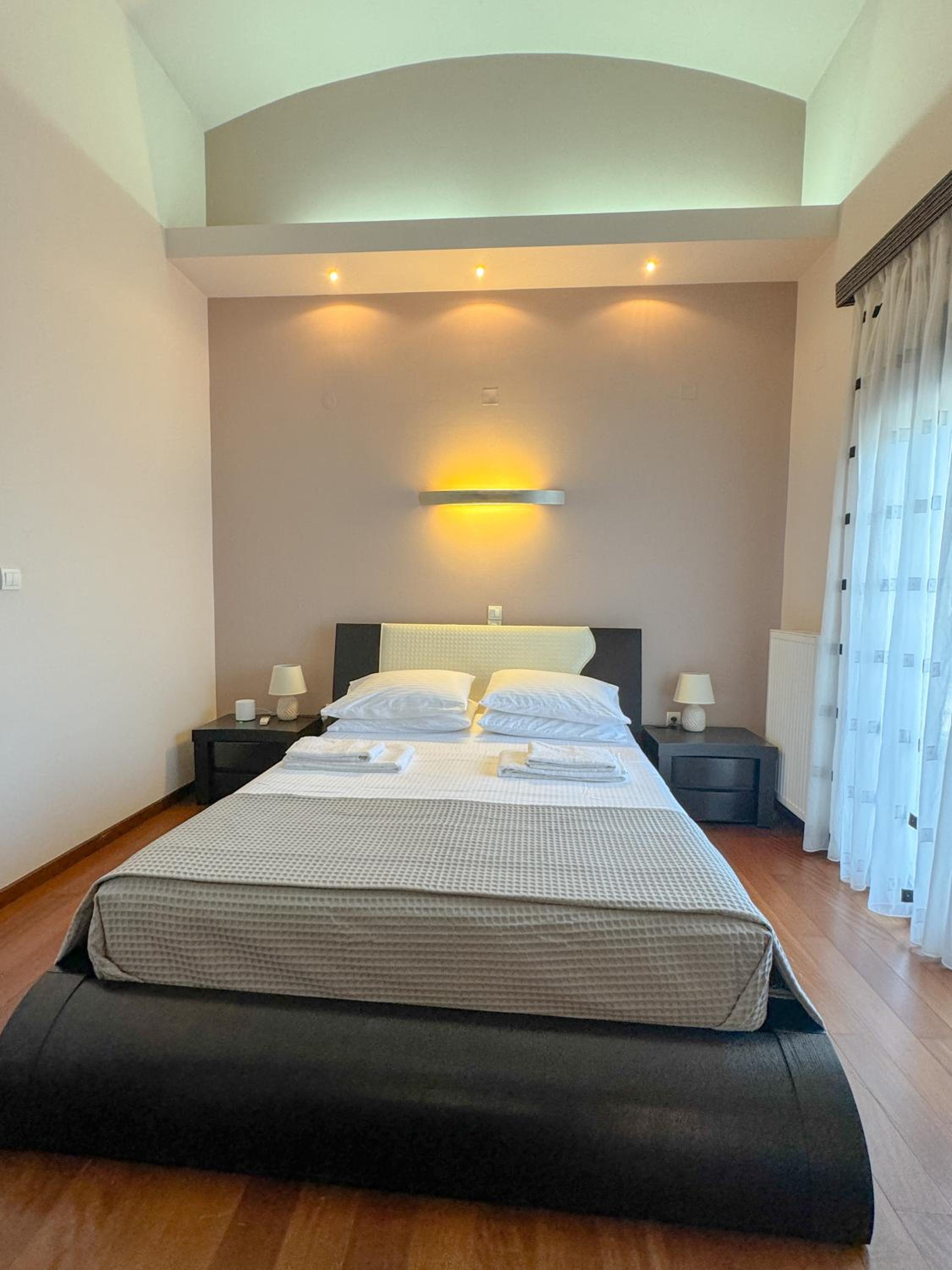 Residenza di Lusso Fast WiFi Ideal for Remote Work & Long Stays view 2