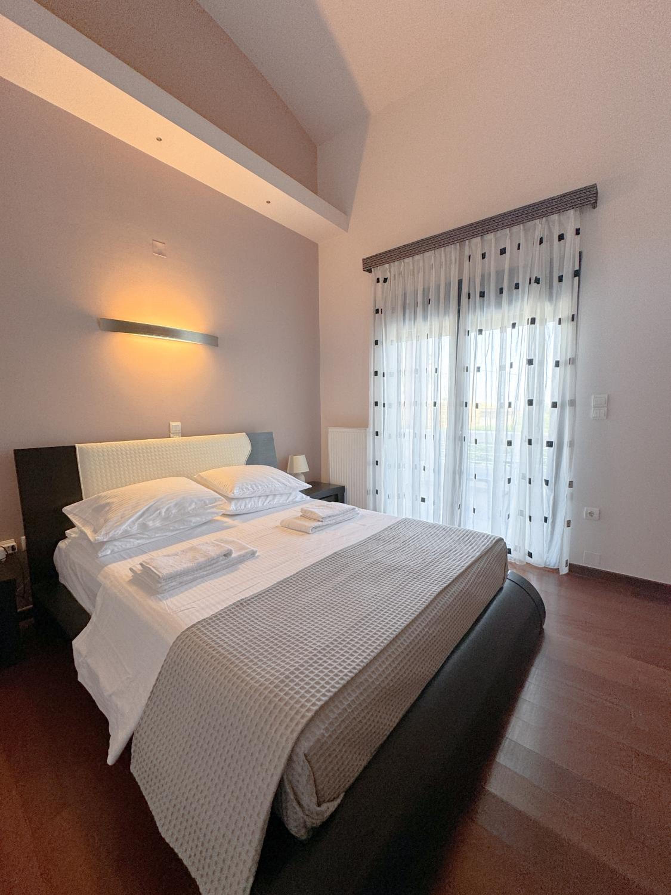 Residenza di Lusso Fast WiFi Ideal for Remote Work & Long Stays view 3