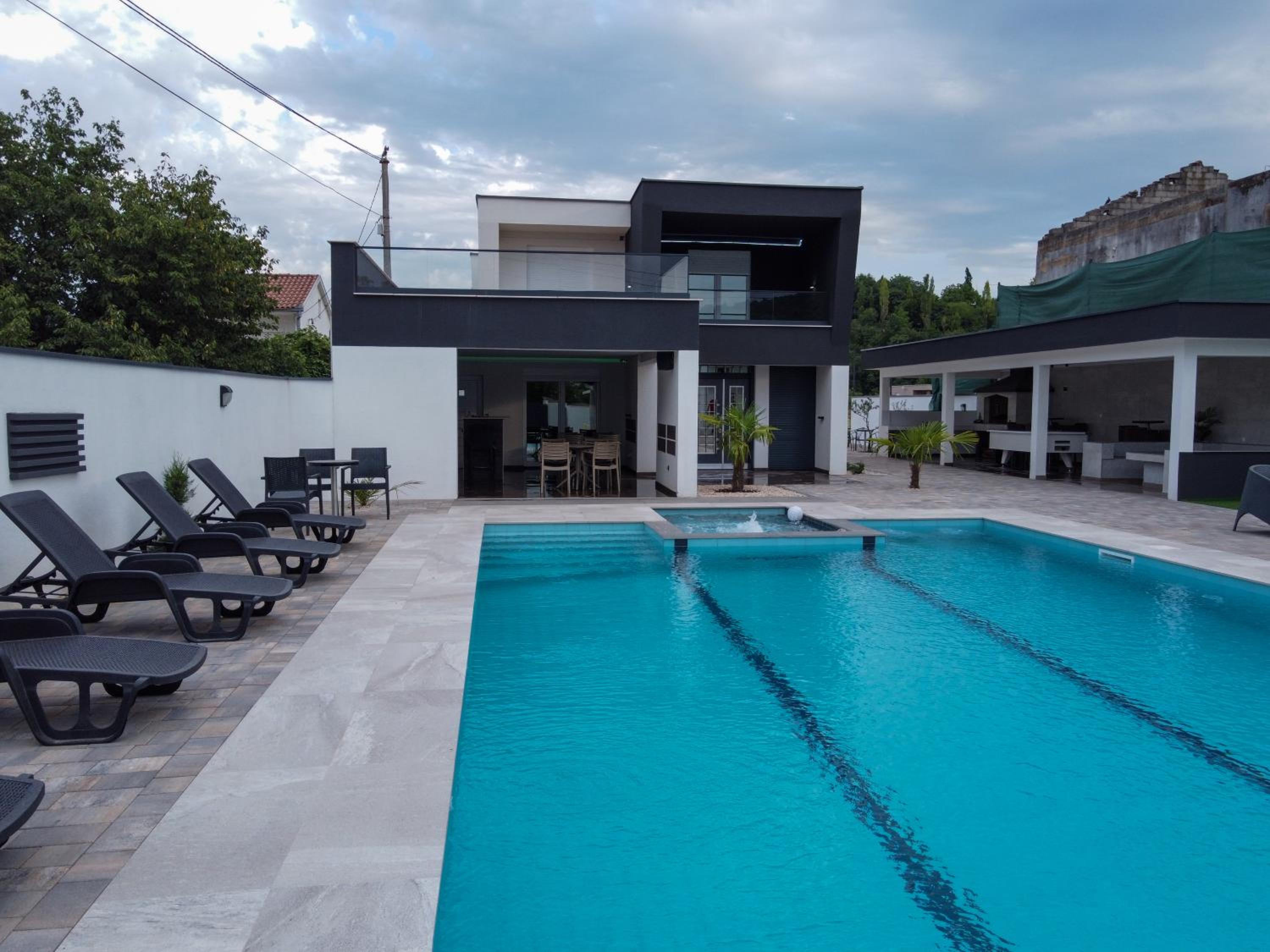Villa XY