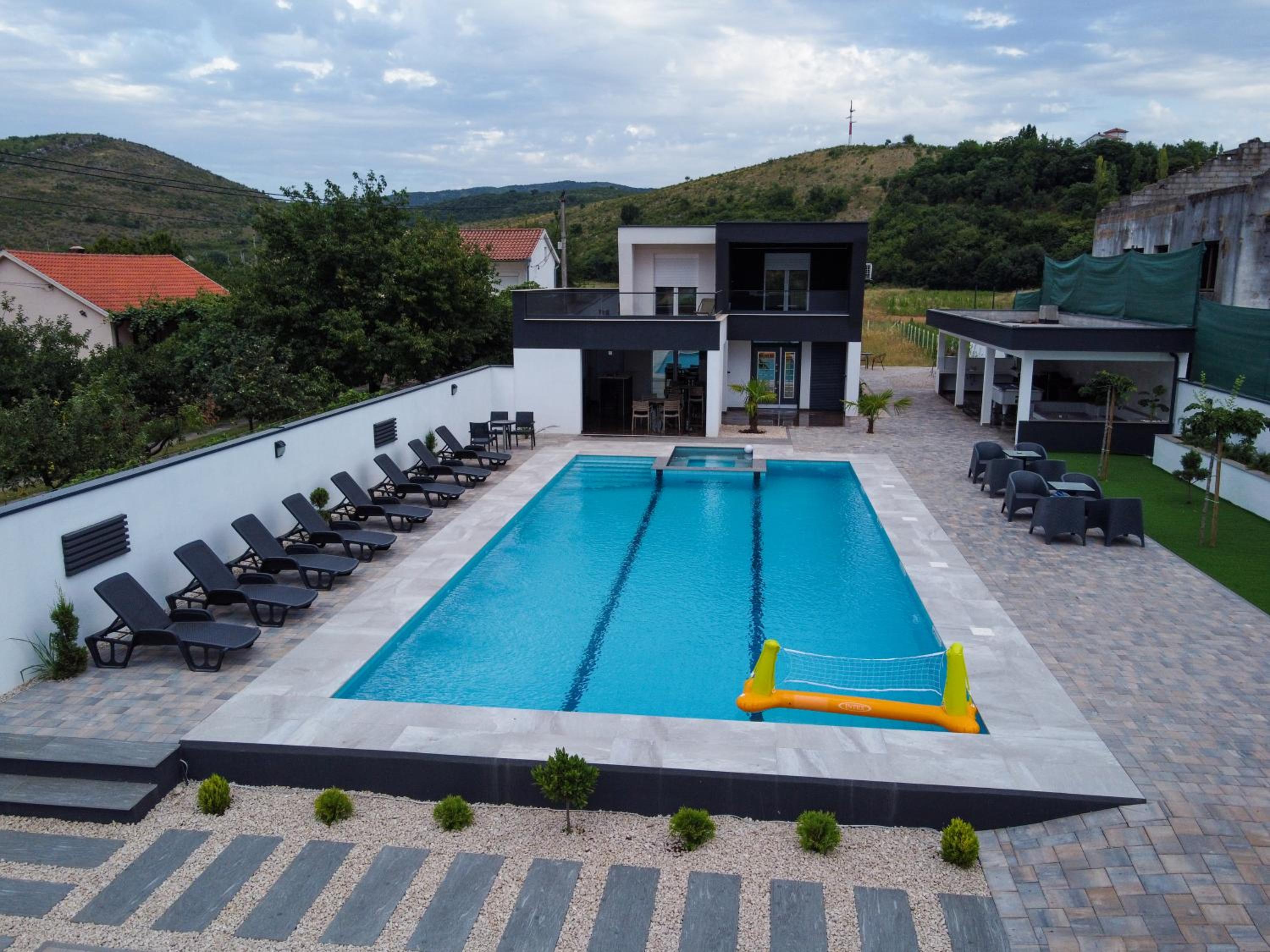 Villa XY