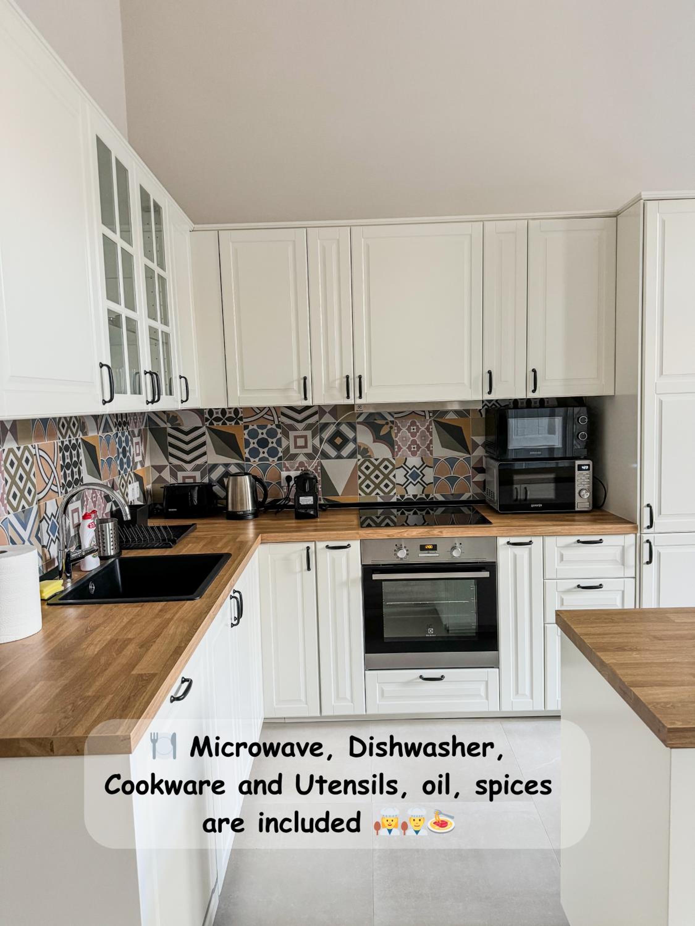Luxury Parisian Designed 3-Bedroom Gem in Heart of Budapest view 2