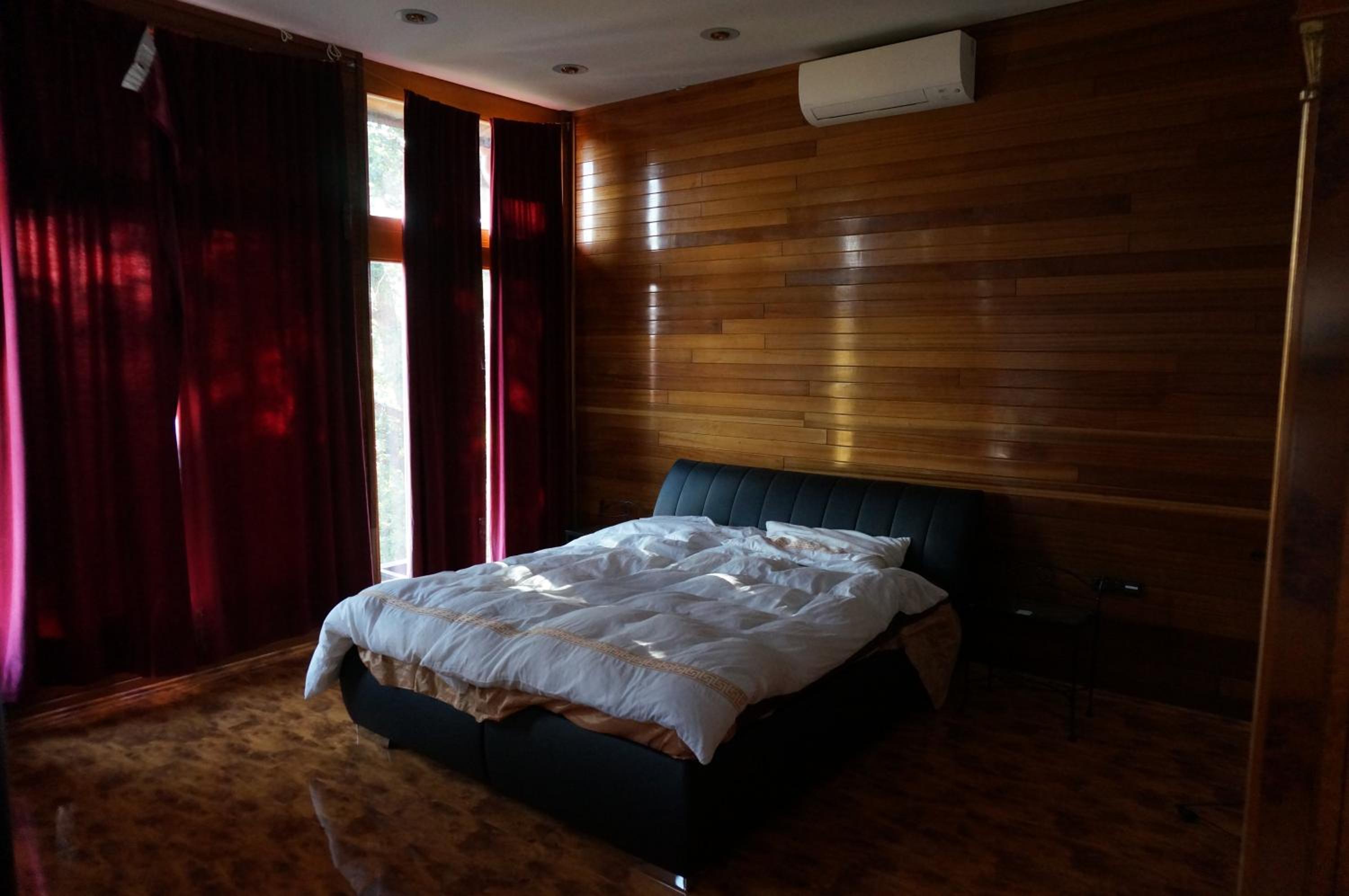 Luxusně zařízený dům v přírodě - Praha Západ