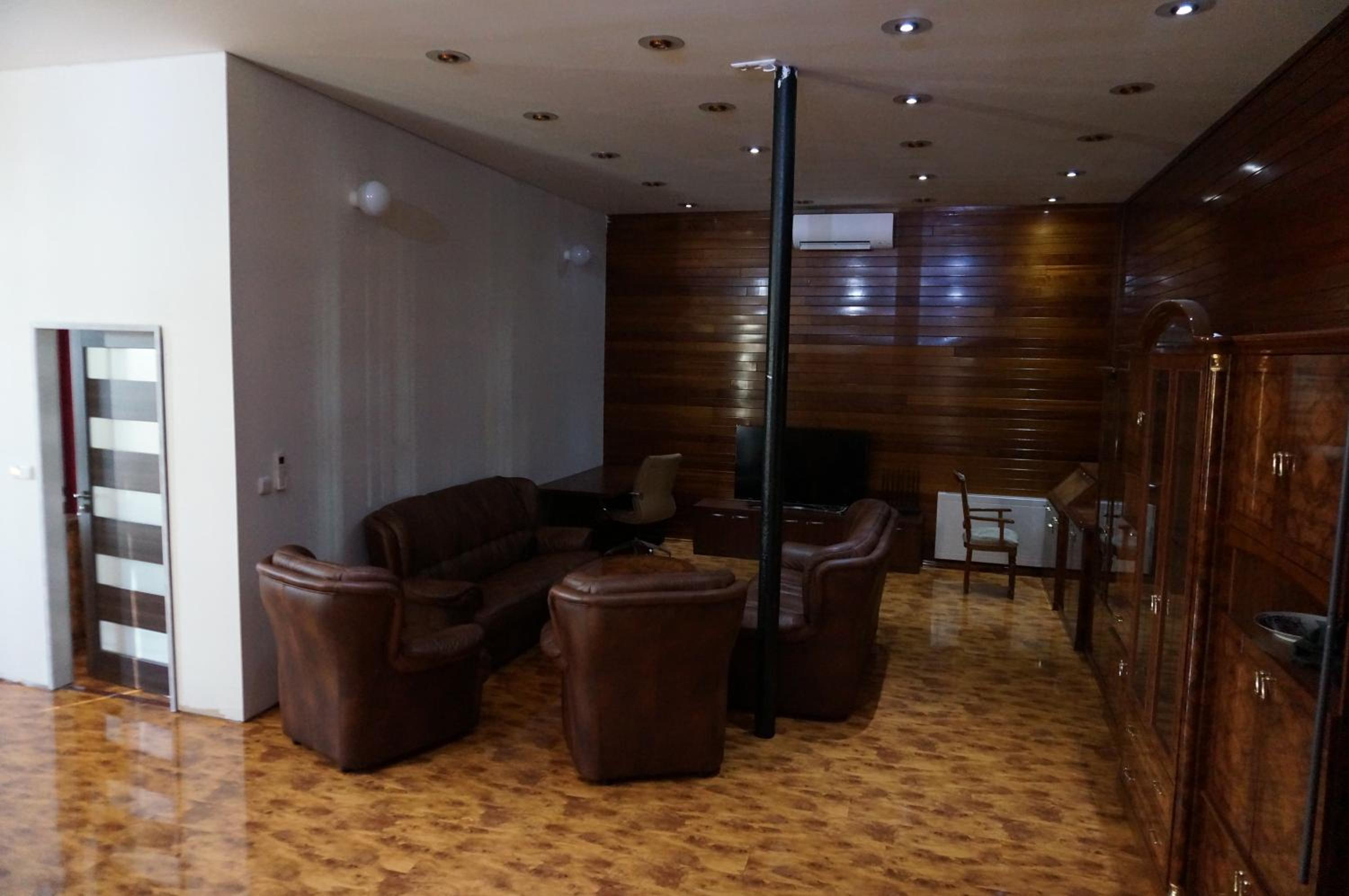 Luxusně zařízený dům v přírodě - Praha Západ