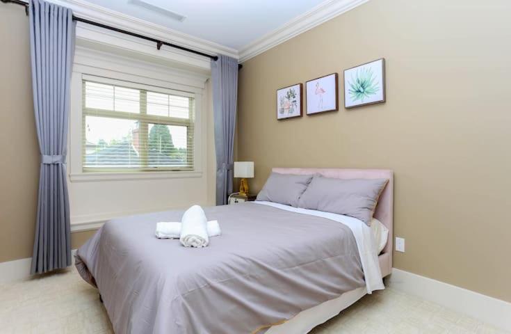 Luxury house with air-conditioning five rooms