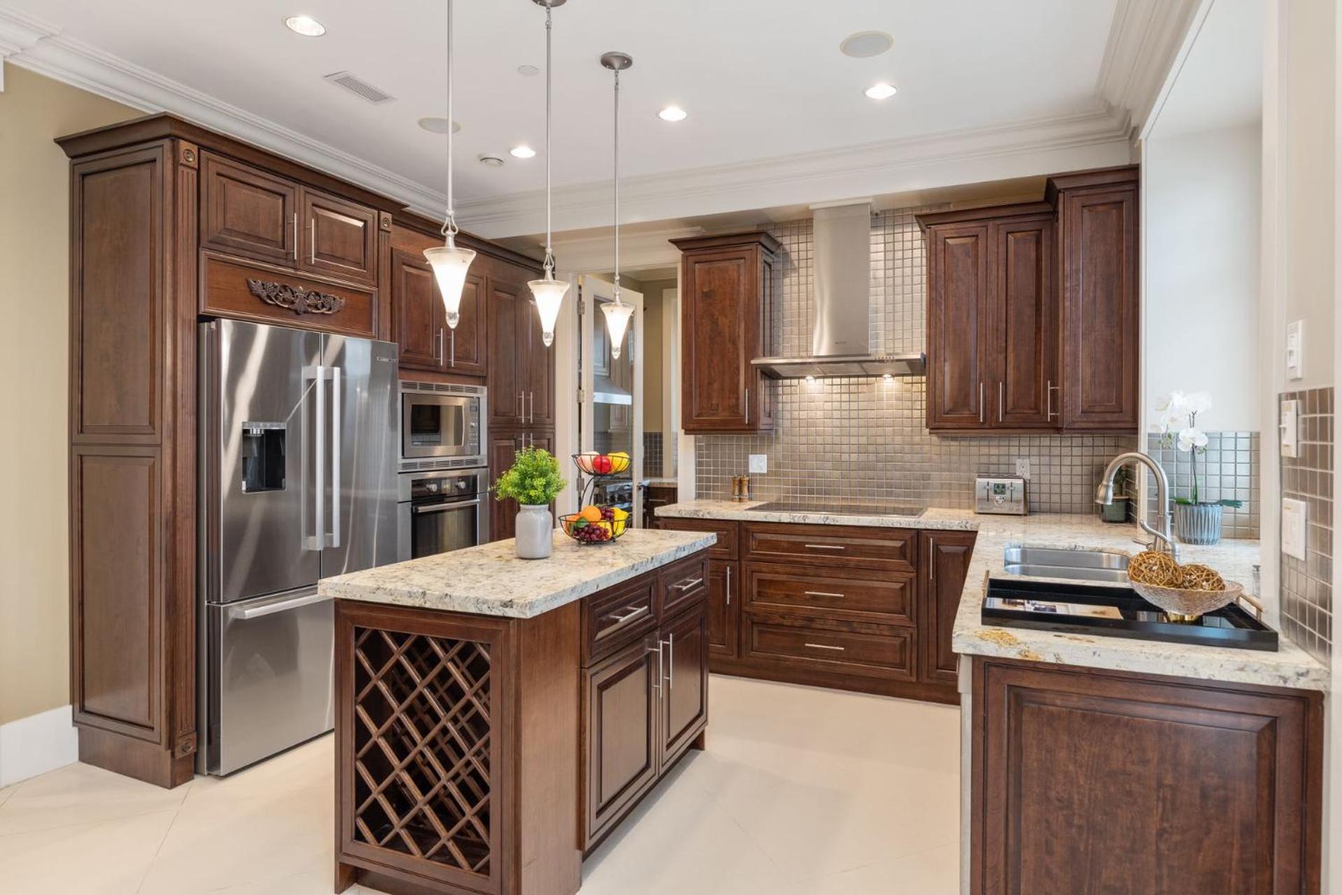 Luxury house with air-conditioning five rooms