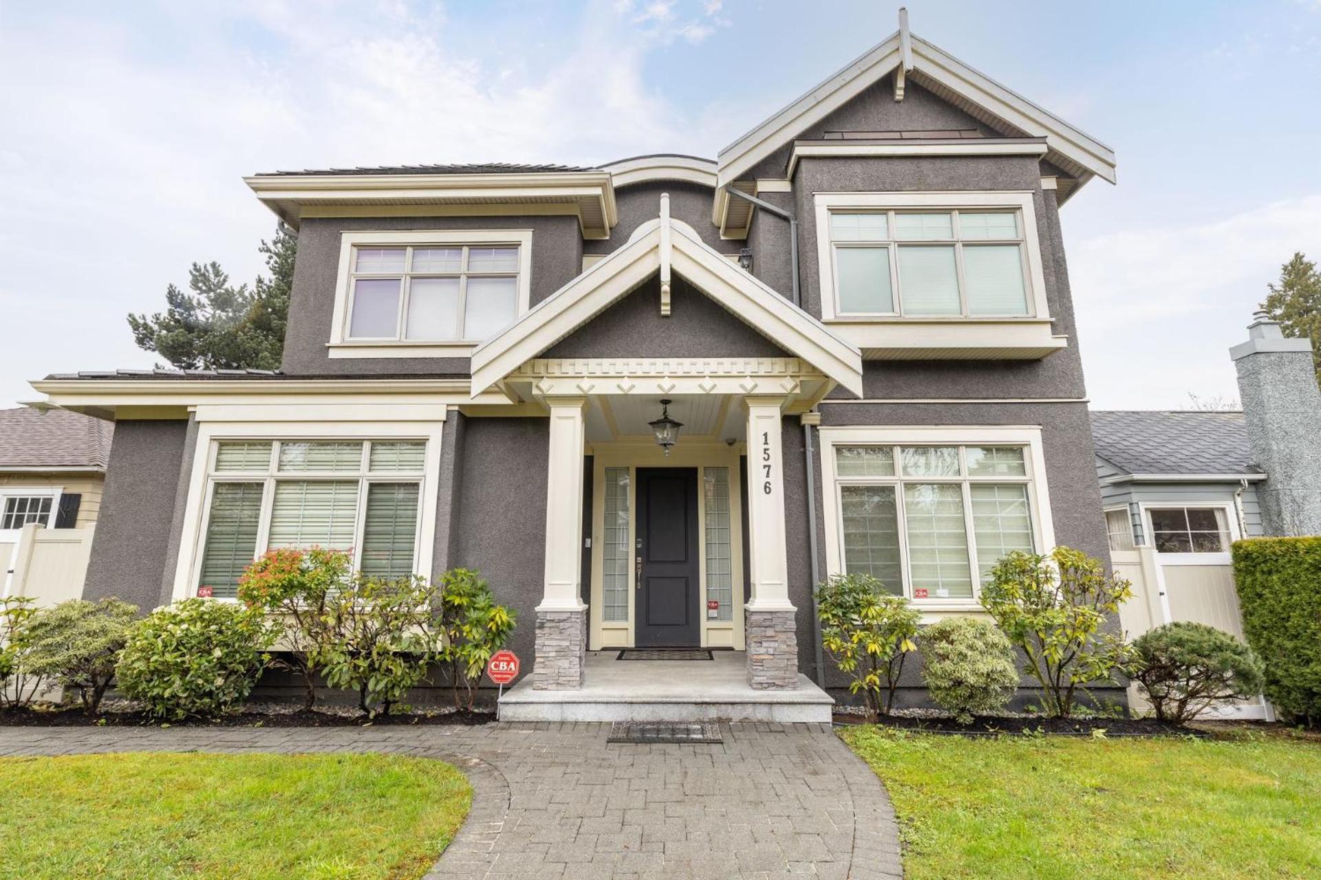 Luxury house with air-conditioning five rooms