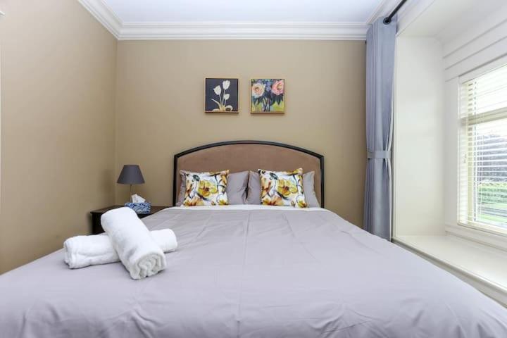 Luxury house with air-conditioning five rooms