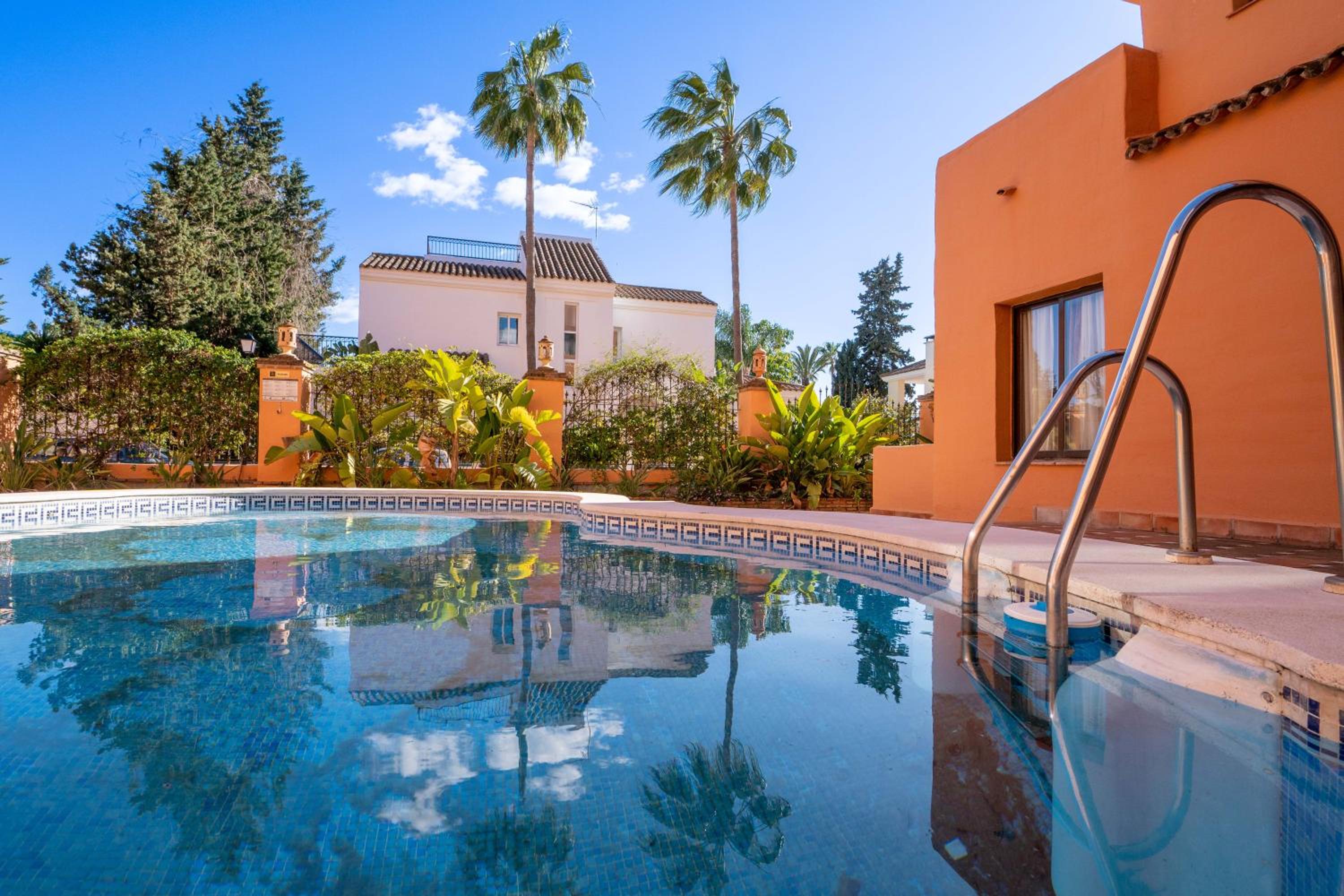 Charming Apartment Paraiso Beach