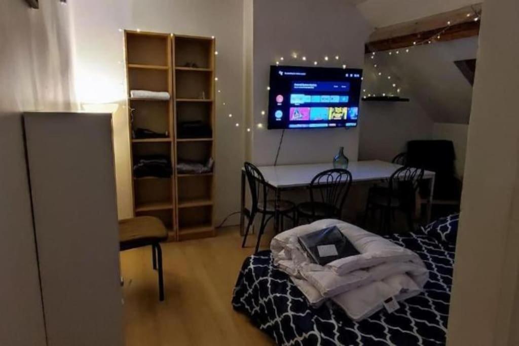 European District Apartment Thirteen