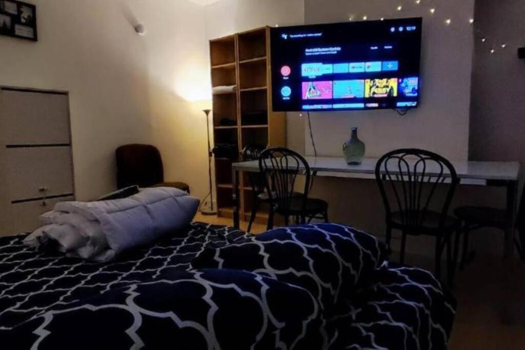 European District Apartment Thirteen