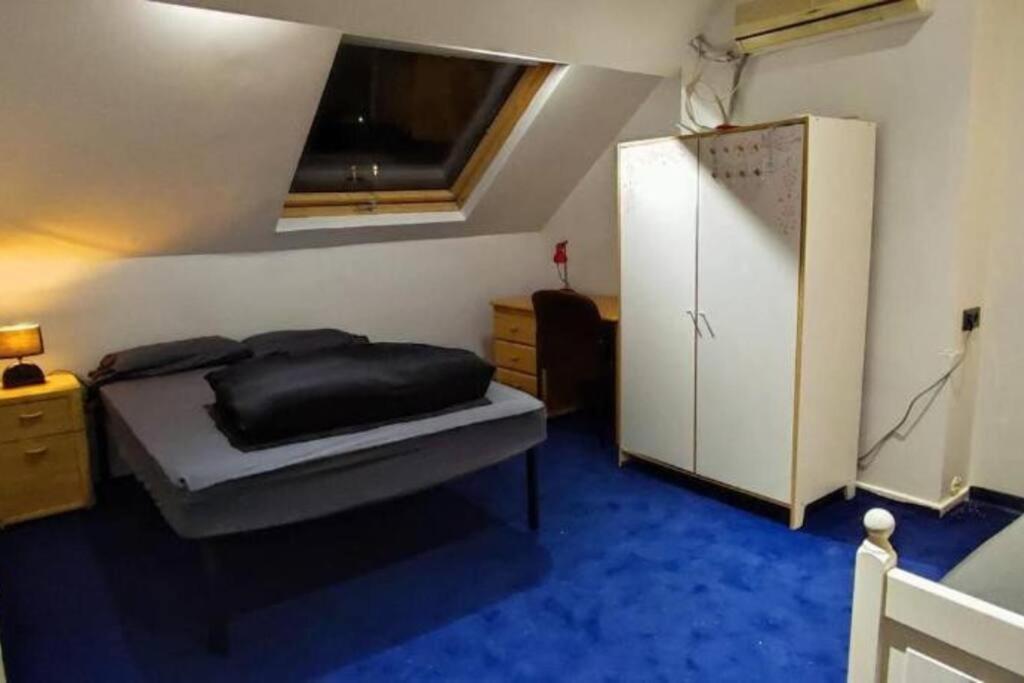European District Apartment Thirteen