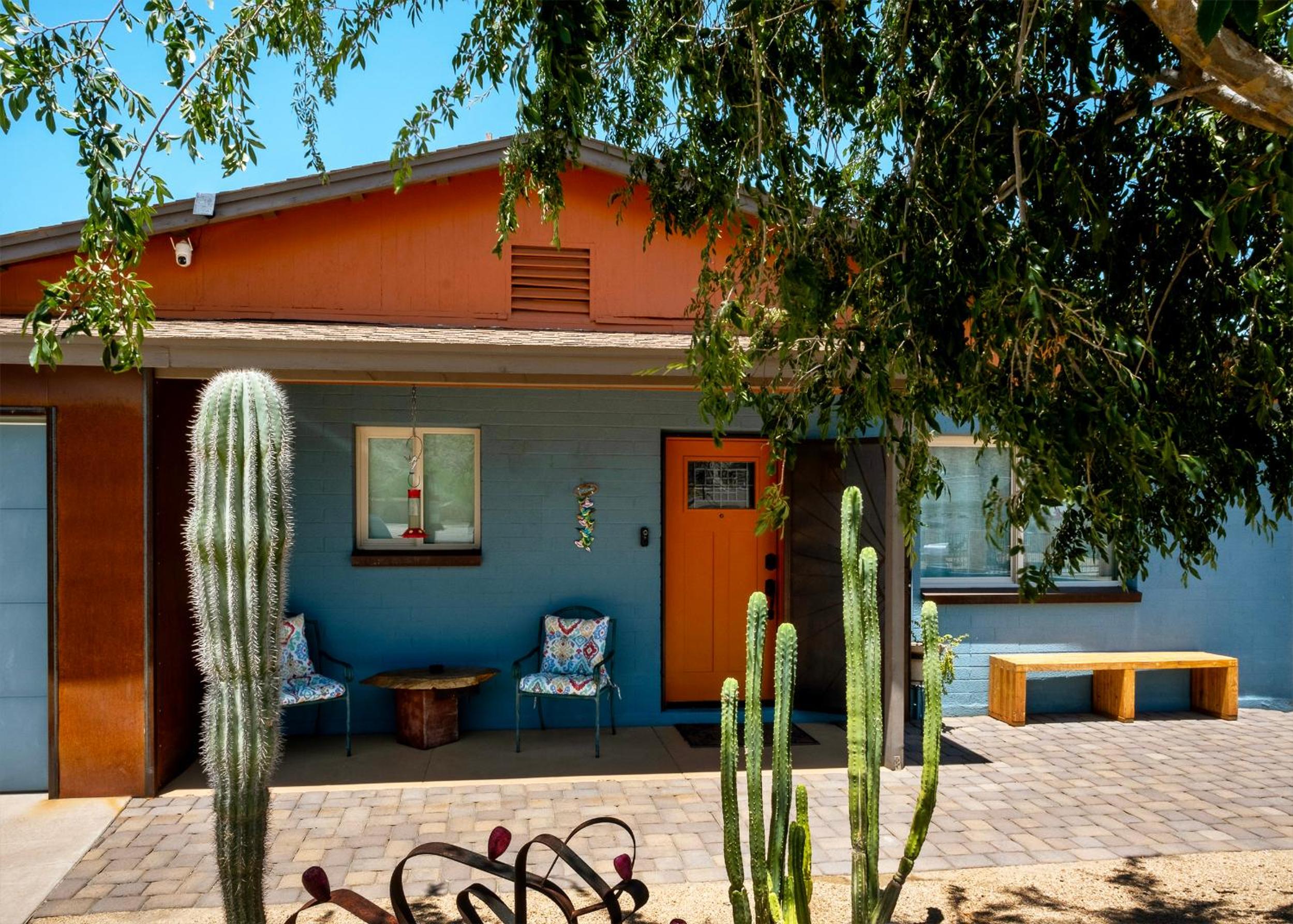 Hotel The Hummingbird House, Sauna & Mountain Views! - Image 1