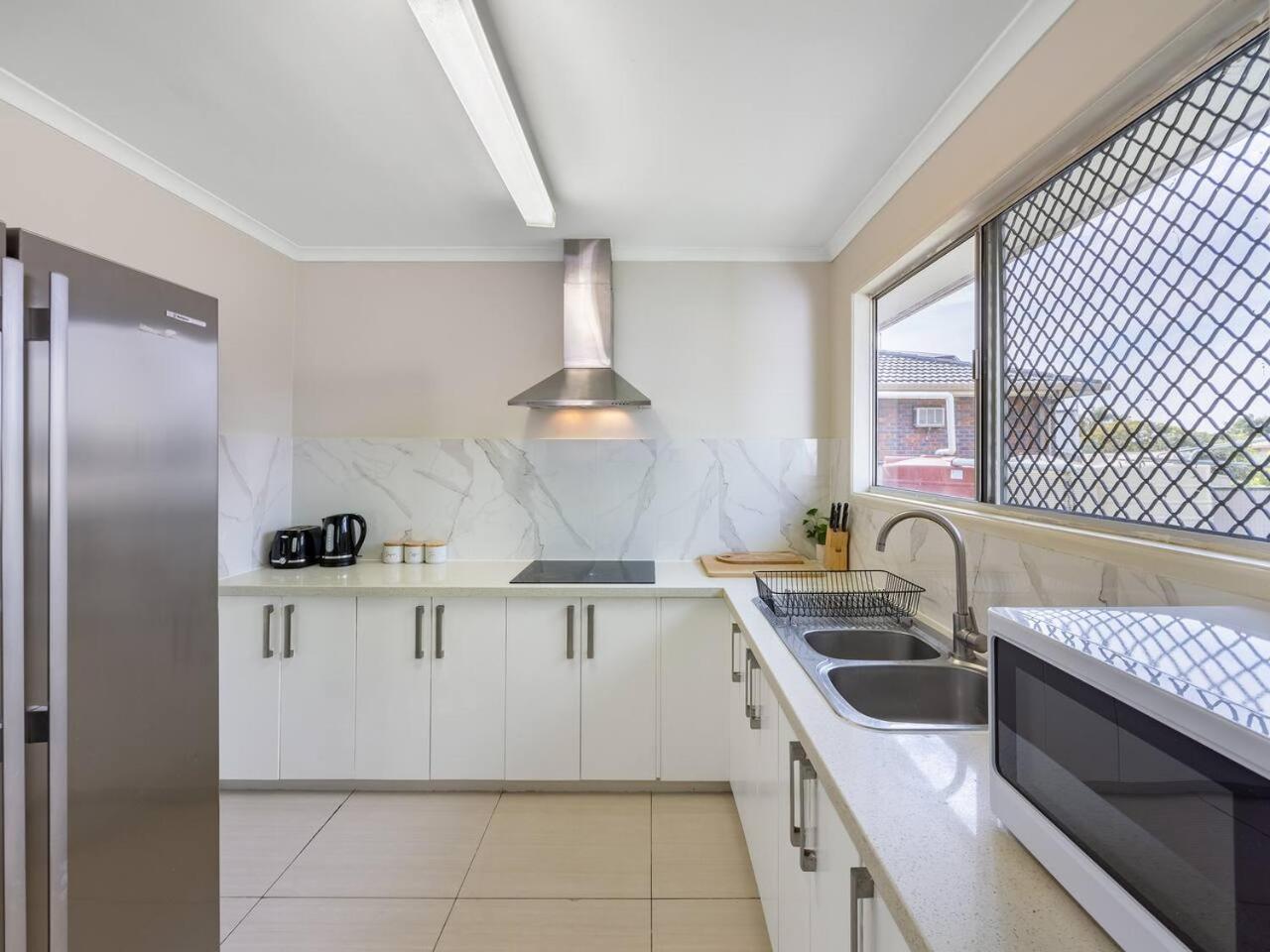 5 mins to Mall Convenient 4BR Home at Sunnybank