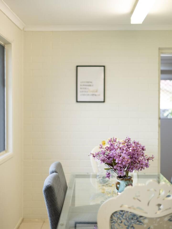 5 mins to Mall Convenient 4BR Home at Sunnybank