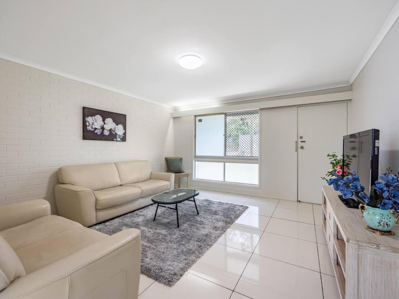 5 mins to Mall Convenient 4BR Home at Sunnybank