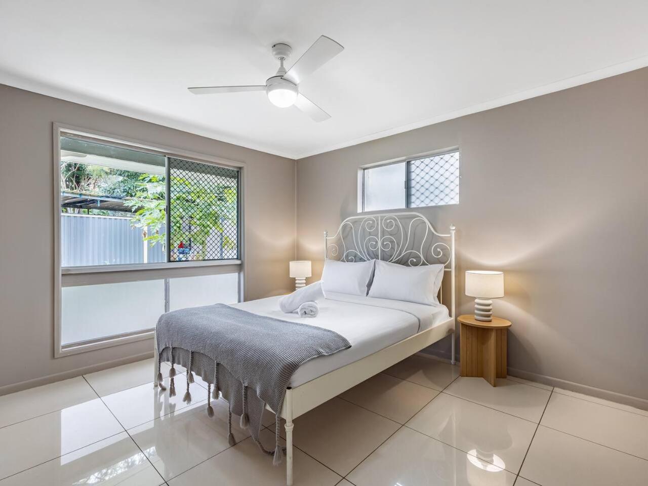 5 mins to Mall Convenient 4BR Home at Sunnybank