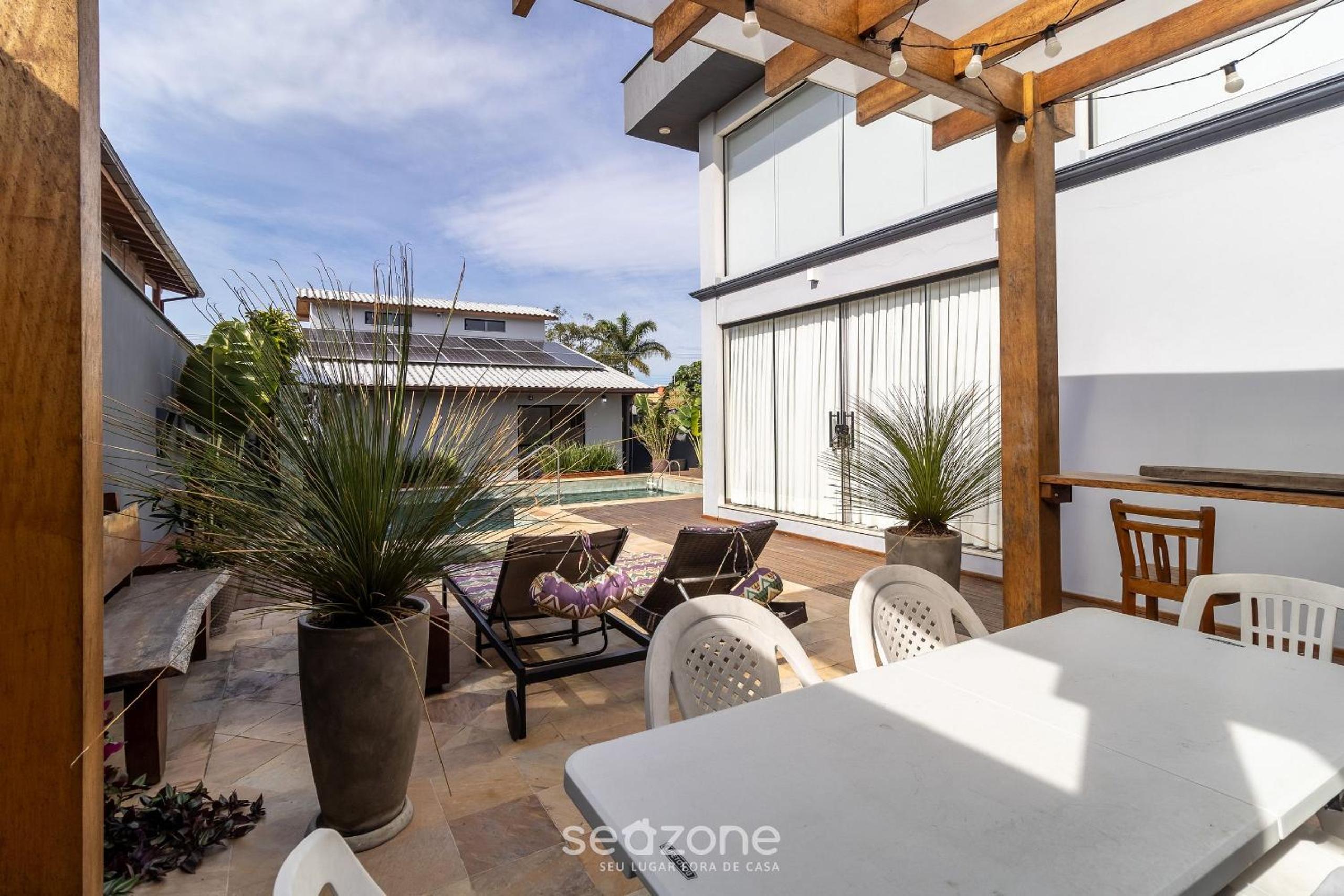 House with Pool Near the Beach JDE792